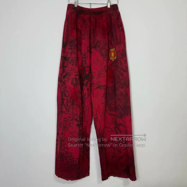 Balenciaga Balenciaga size M Red Manchester United graffiti mud-dyed Size US 27 - 1 Thumbnail