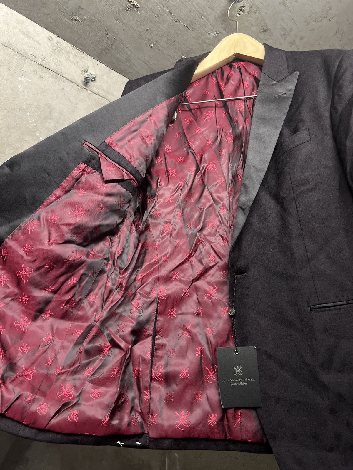 John Varvatos Smoking jacket silk lapel Size US M / EU 48-50 / 2 - 3 Thumbnail