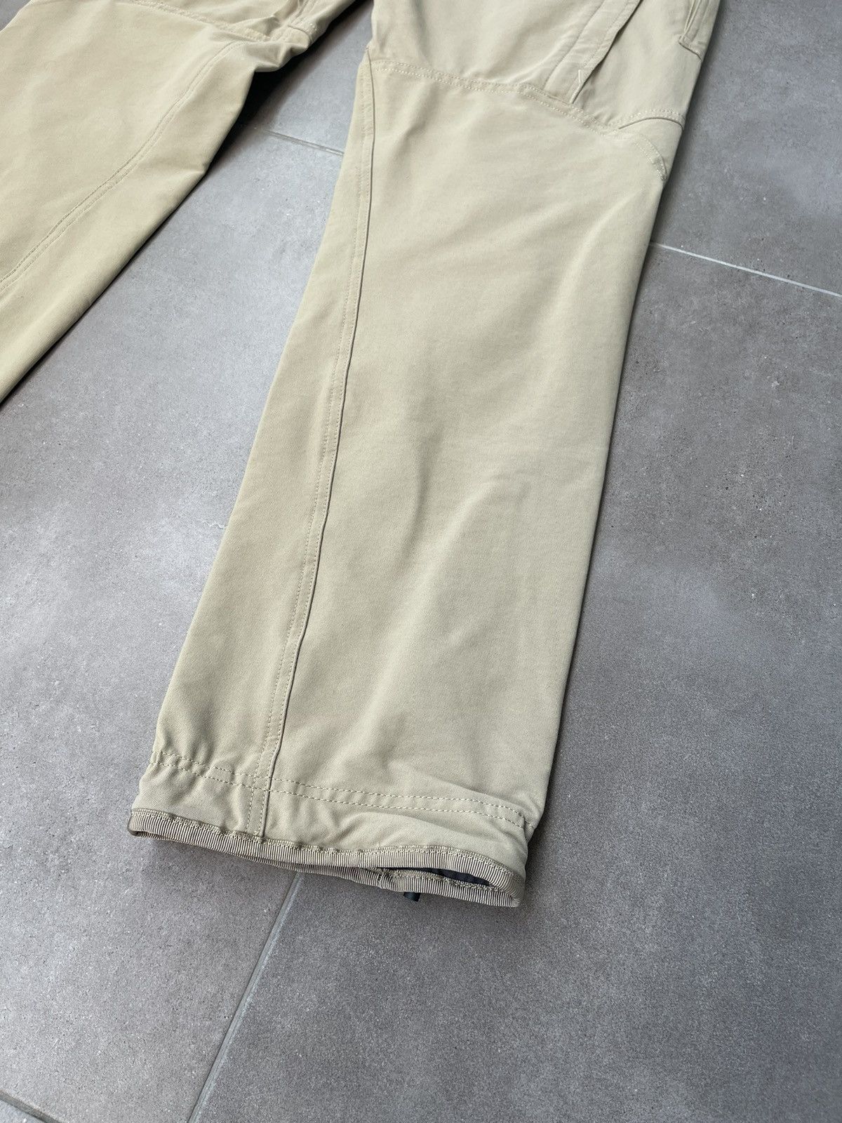 Klattermusen Klattermusen Gere Technical Beige Hiking Cargo Pants Size 32" / US 10 / IT 46 - 18 Thumbnail