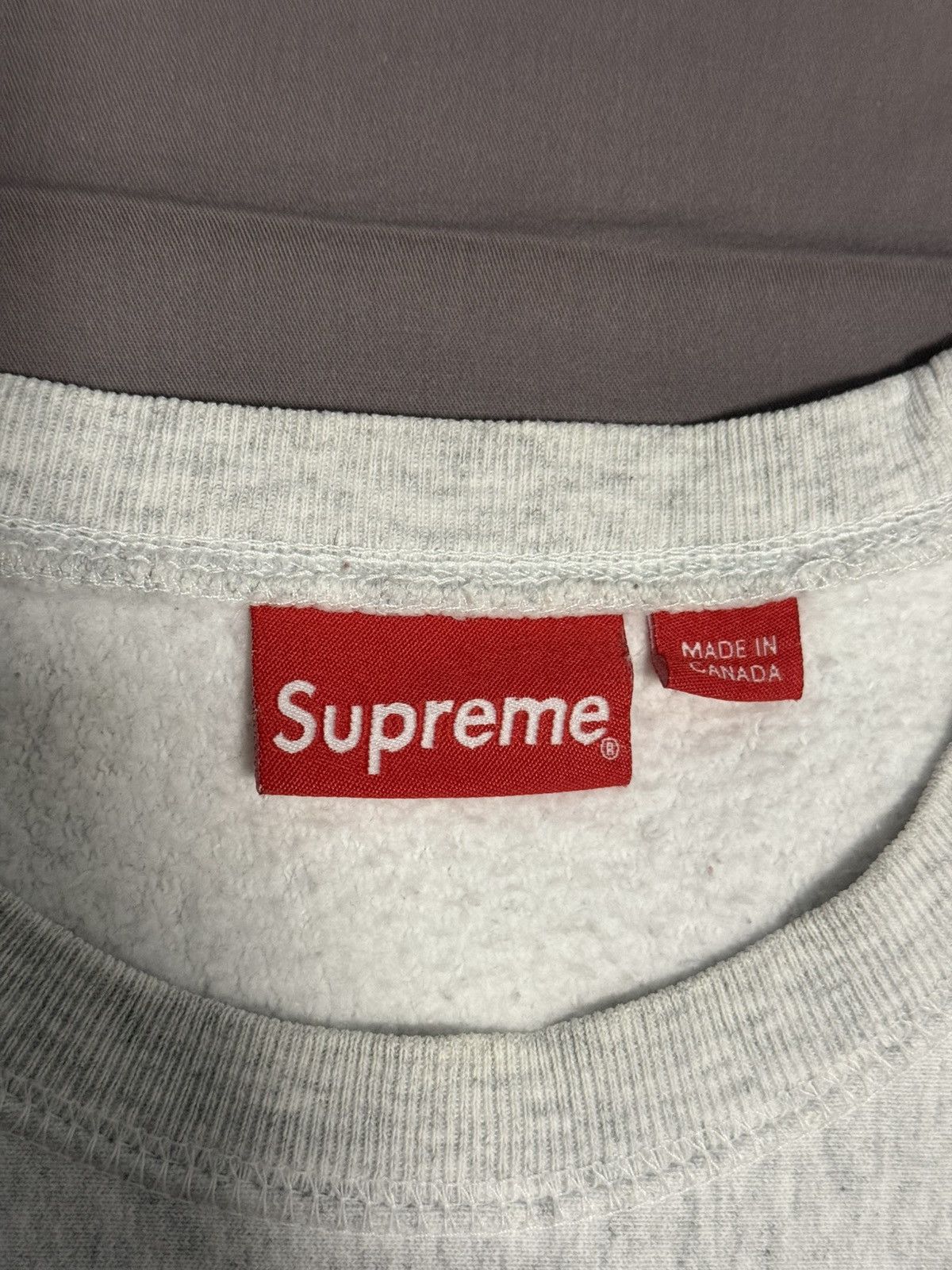 Supreme Supreme fw18 grey box logo crewneck red on grey Size US L / EU 52-54 / 3 - 3 Thumbnail