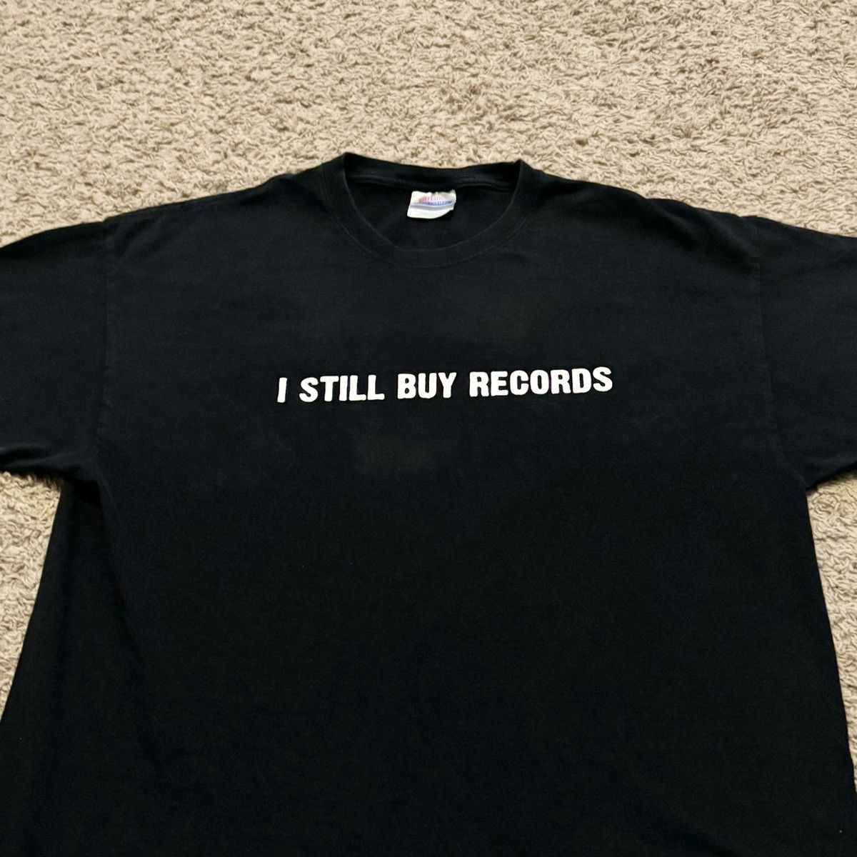 Band Tees VINTAGE 90s I STILL BUY RECORDS TEE! Size US XL / EU 56 / 4 - 3 Thumbnail