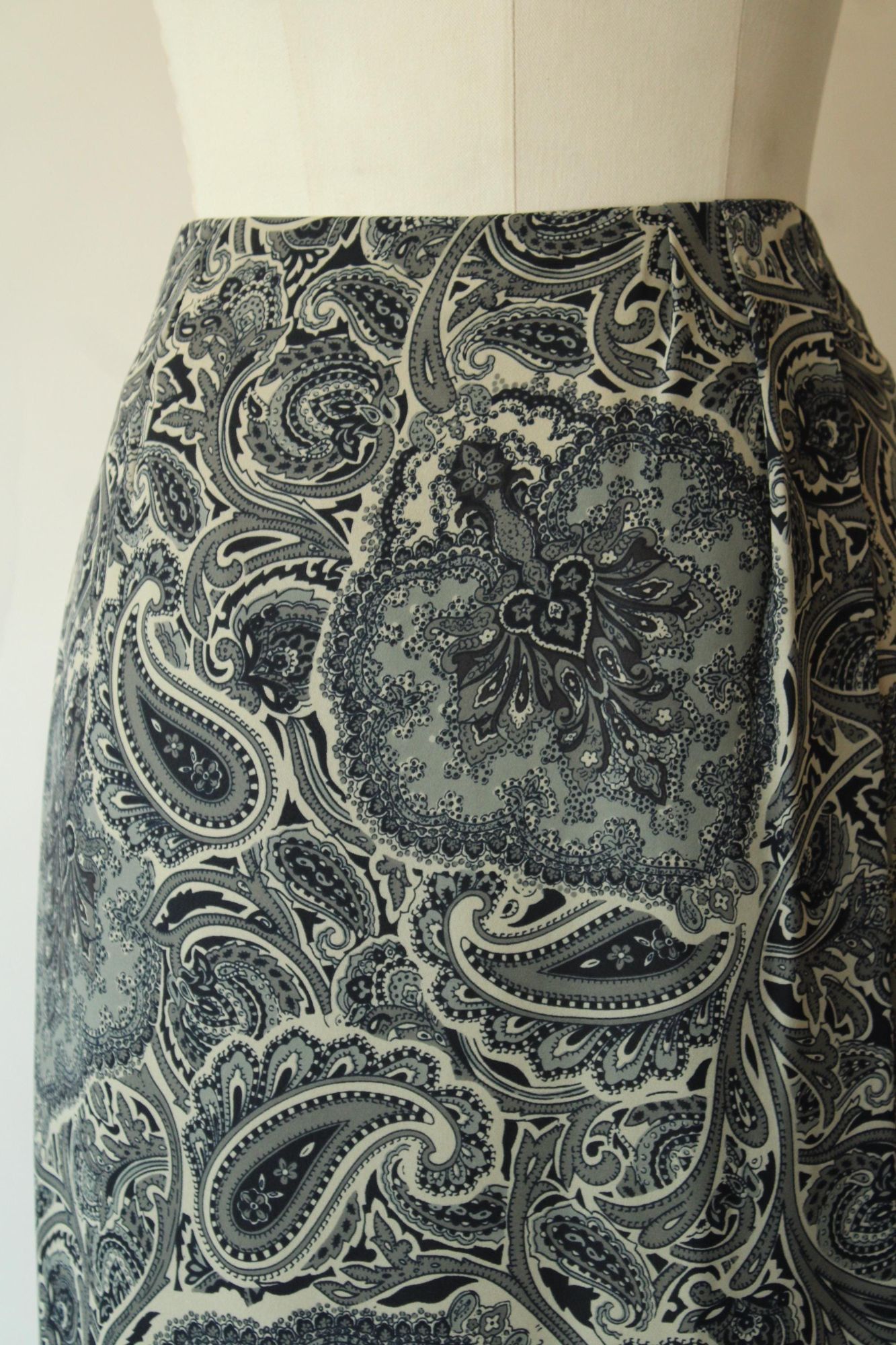 Vintage Vintage 1990s 2000s Skirt, Chaus Navy Blue Pencil Faux Wrap Size 27" / US 4 / IT 40 - 4 Thumbnail
