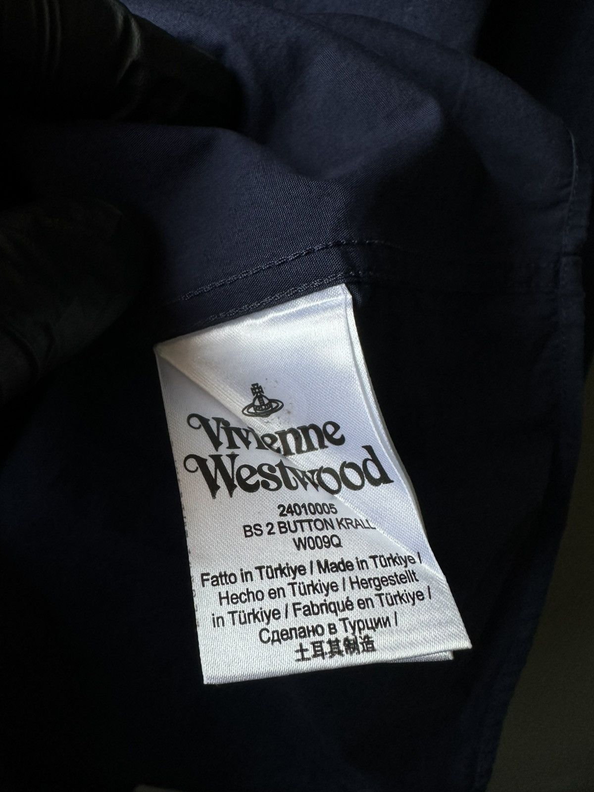 Vivienne Westwood Vivienne Westwood Logo Shirt Size 48 Size US M / EU 48-50 / 2 - 7 Thumbnail