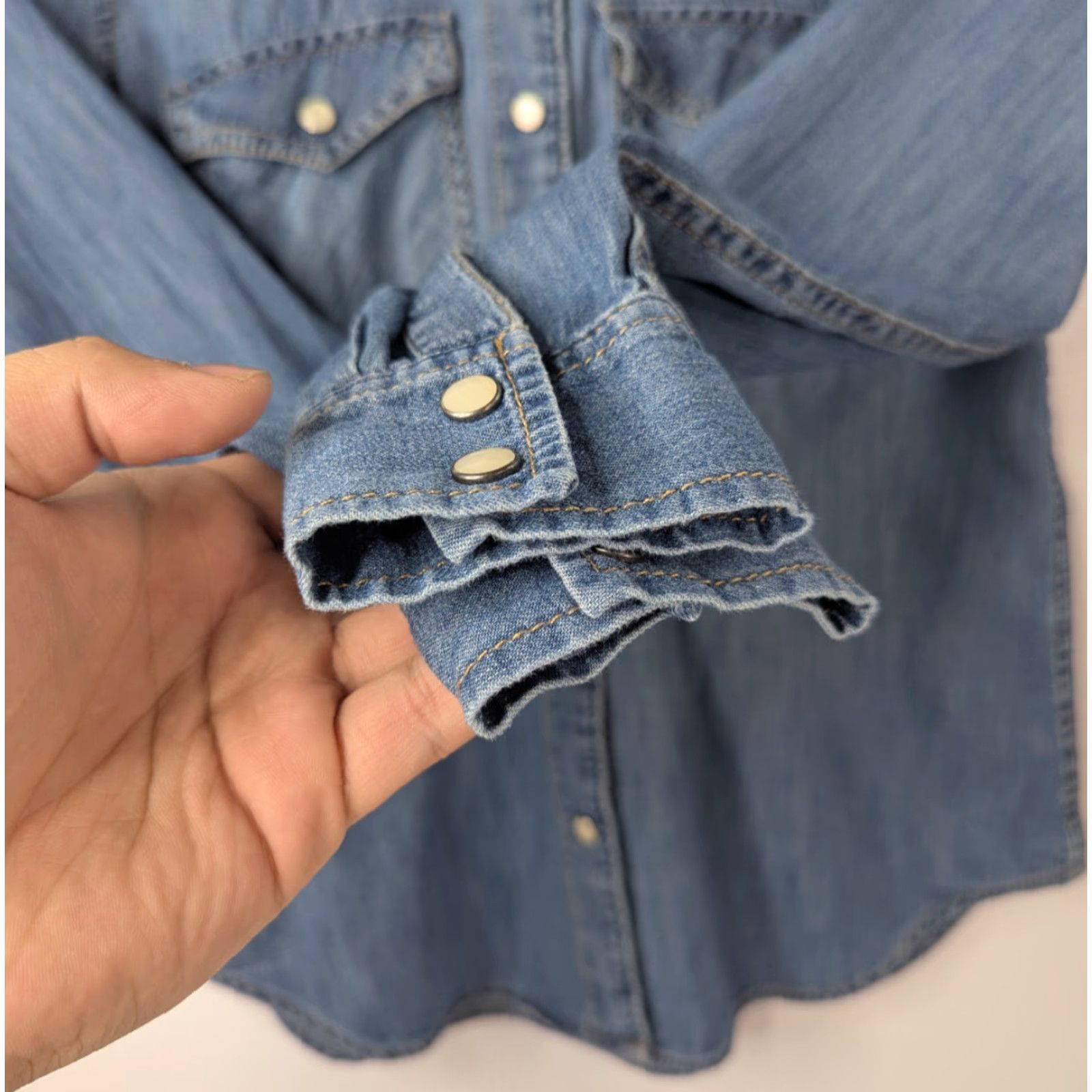 Gap VINTAGE Gap Denim Western Shirt Womens S Blue Cowgirl Snap Button-Up Collared Long Sleeve Pockets Western Size S / US 4 / IT 40 - 3 Thumbnail