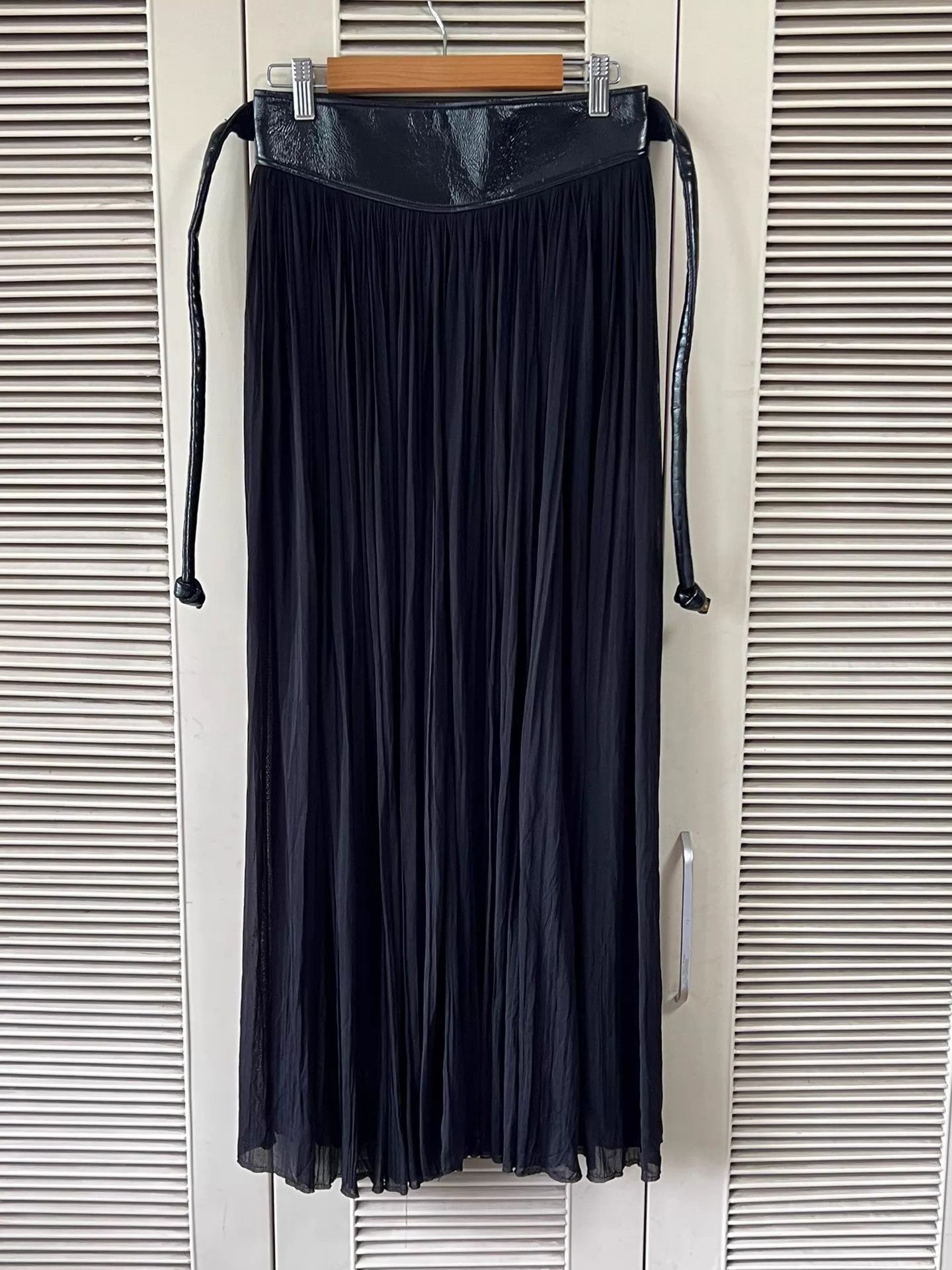 Louis Vuitton LV Women's Black Color Blocked Leather & Silk Pleated Skirt 34 Size 25" / US 0 / IT 36 - 1 Thumbnail