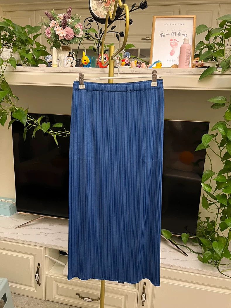 Issey Miyake Issey Miyake size:3 Blue pleated skirt Size 31" - 1 Thumbnail