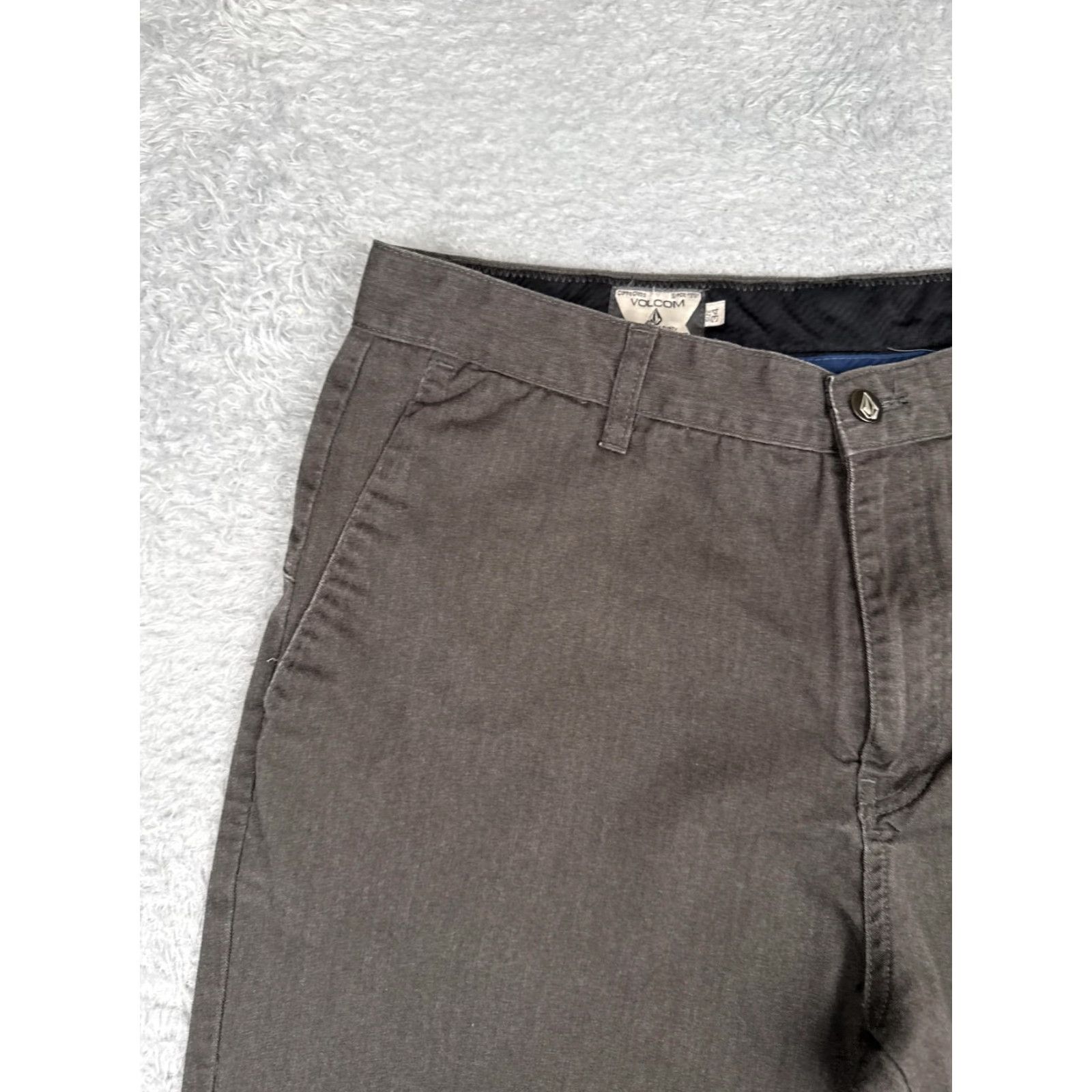 Volcom Volcom Mens Chino Shorts Flat Front 34 Gray Inseam 10 Stretch Pockets Regular Summer Casual Clothing Size US 34 / EU 50 - 4 Thumbnail