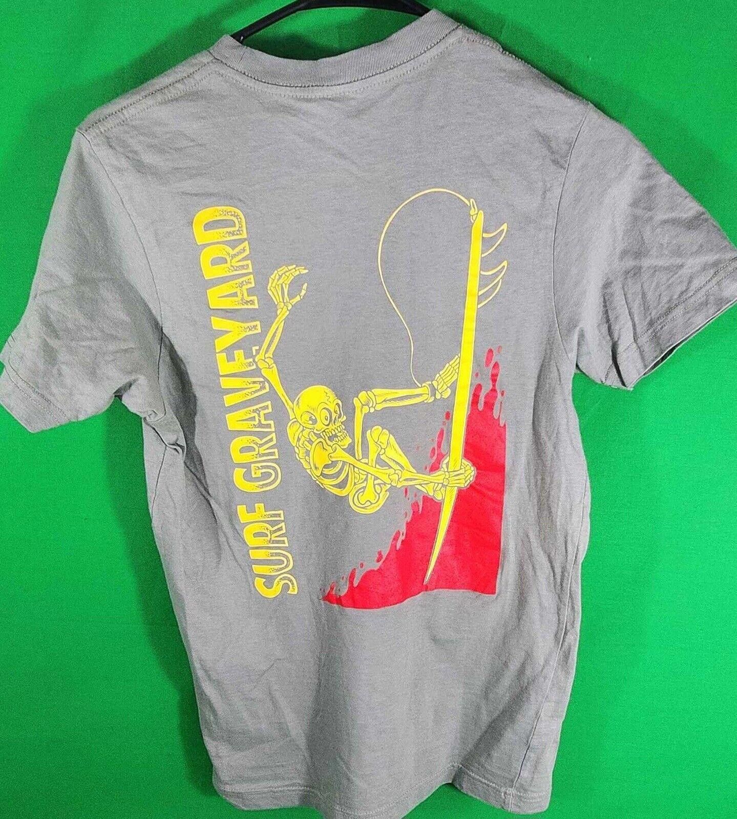 The Unbranded Brand Vintage Surf Graveyard Skeleton Graphic T-Shirt Size US L / EU 52-54 / 3 - 1 Thumbnail