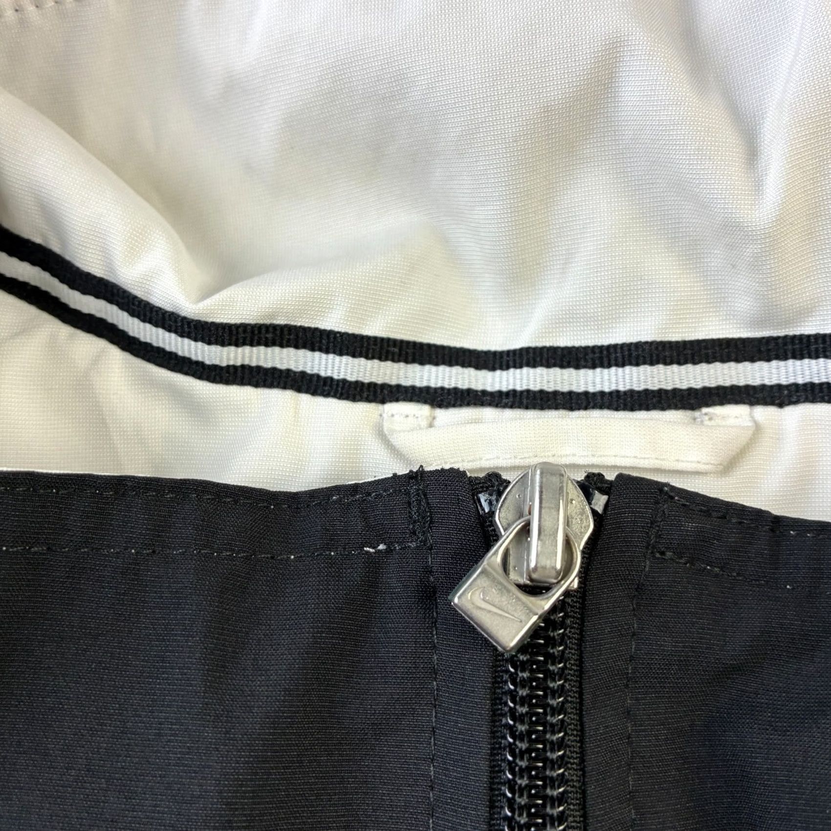 Nike VINTAGE Nike Jacket Mens XL Black Windbreaker Swoosh Logo Zip Mid-Length Size US XL / EU 56 / 4 - 6 Thumbnail