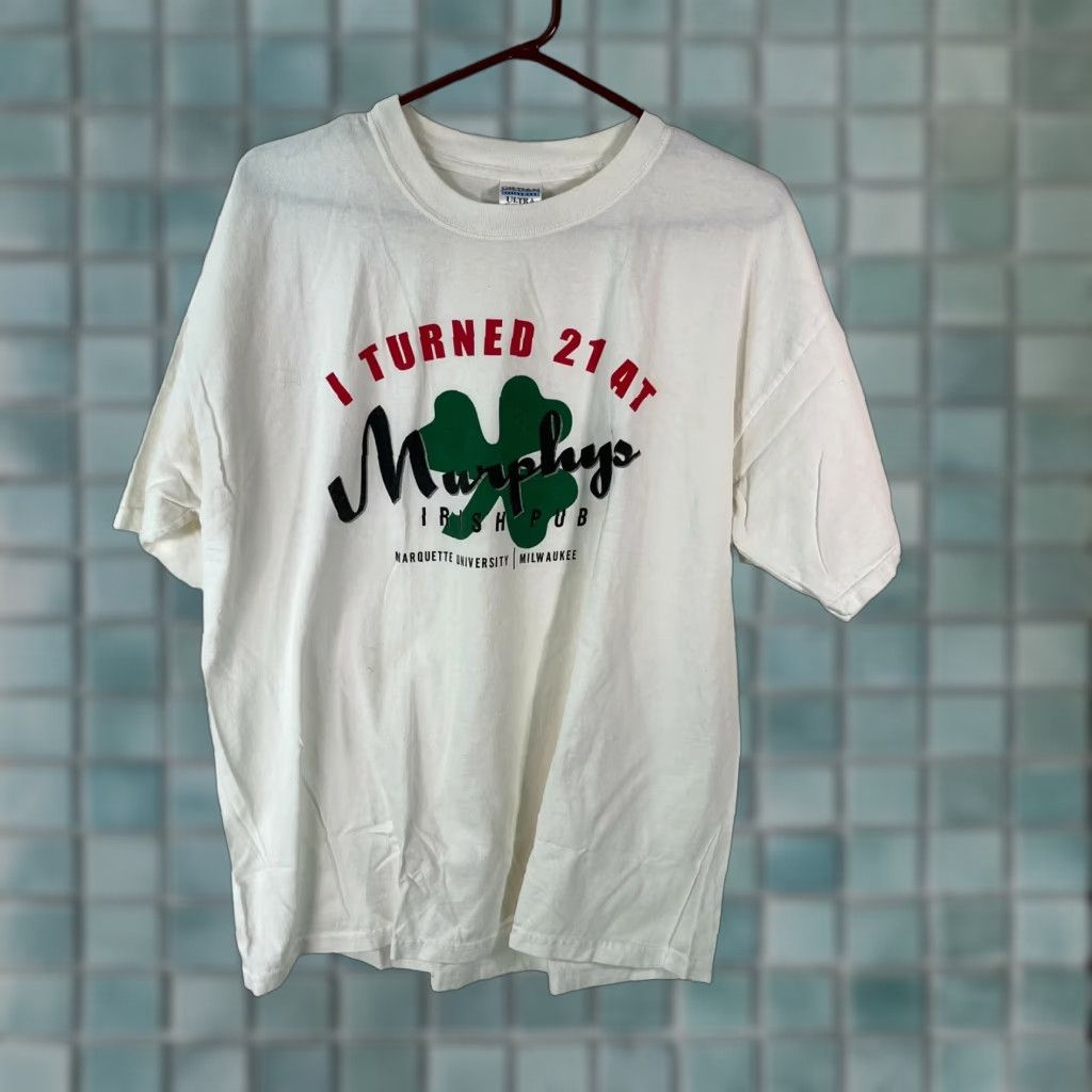 Gildan VINTAGE Gildan T-Shirt Shirt Mens Size XL White I Turned 21 AT Murphys Graphic Ultra Cotton 90s Boys Mens Size US XL / EU 56 / 4 - 1 Thumbnail