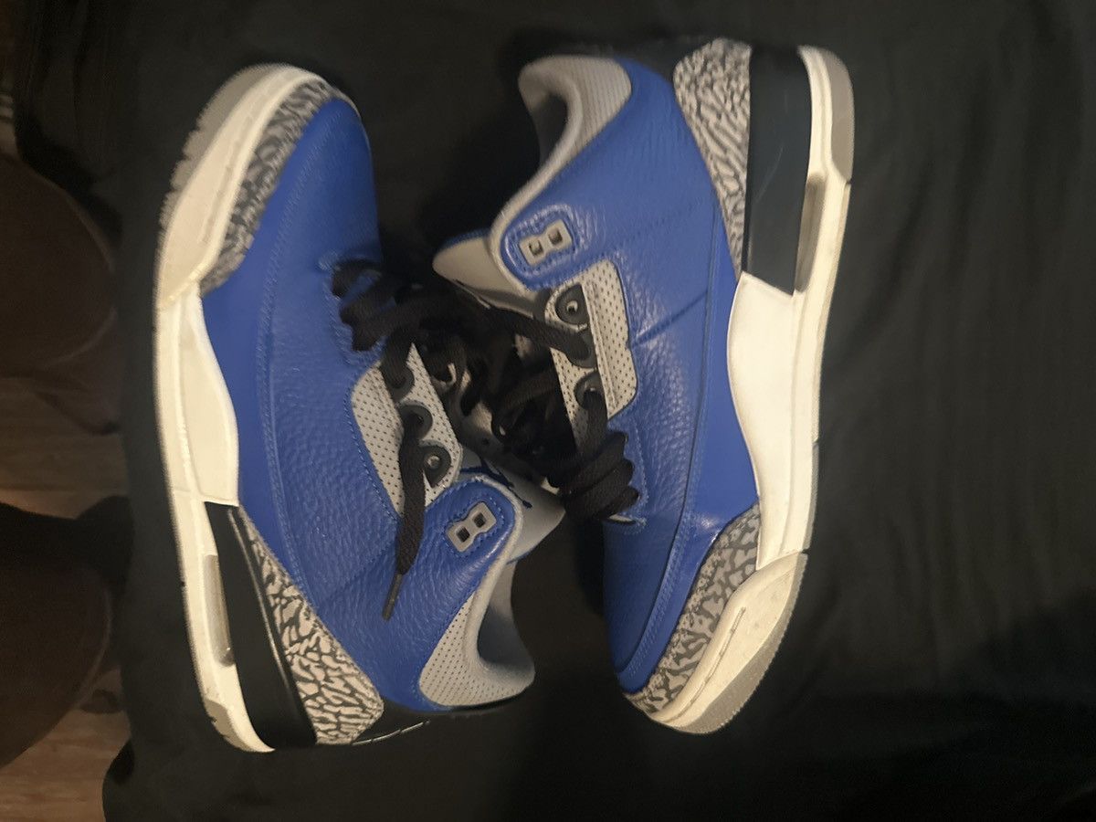 Varsity Royal jordan 3’s