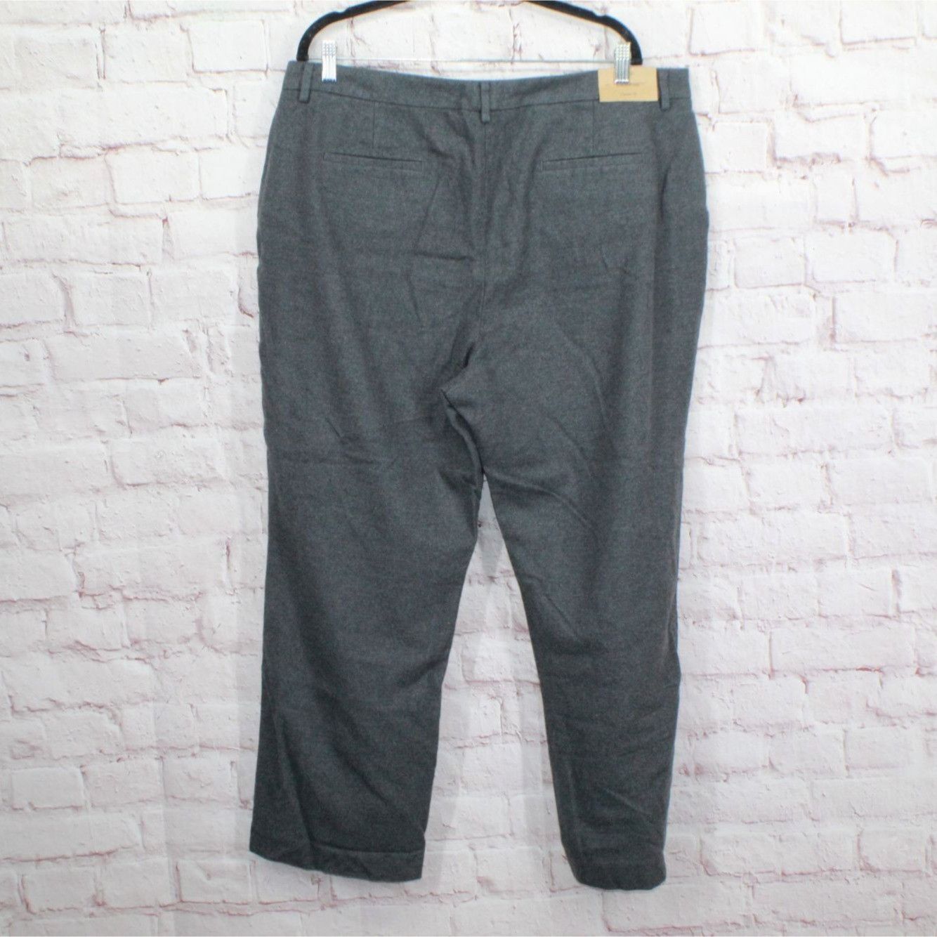 L.L. Bean LL Bean Classic Fit Straight Leg Dress Work Pants 20 Pet Size 42" / US 20 - 6 Thumbnail
