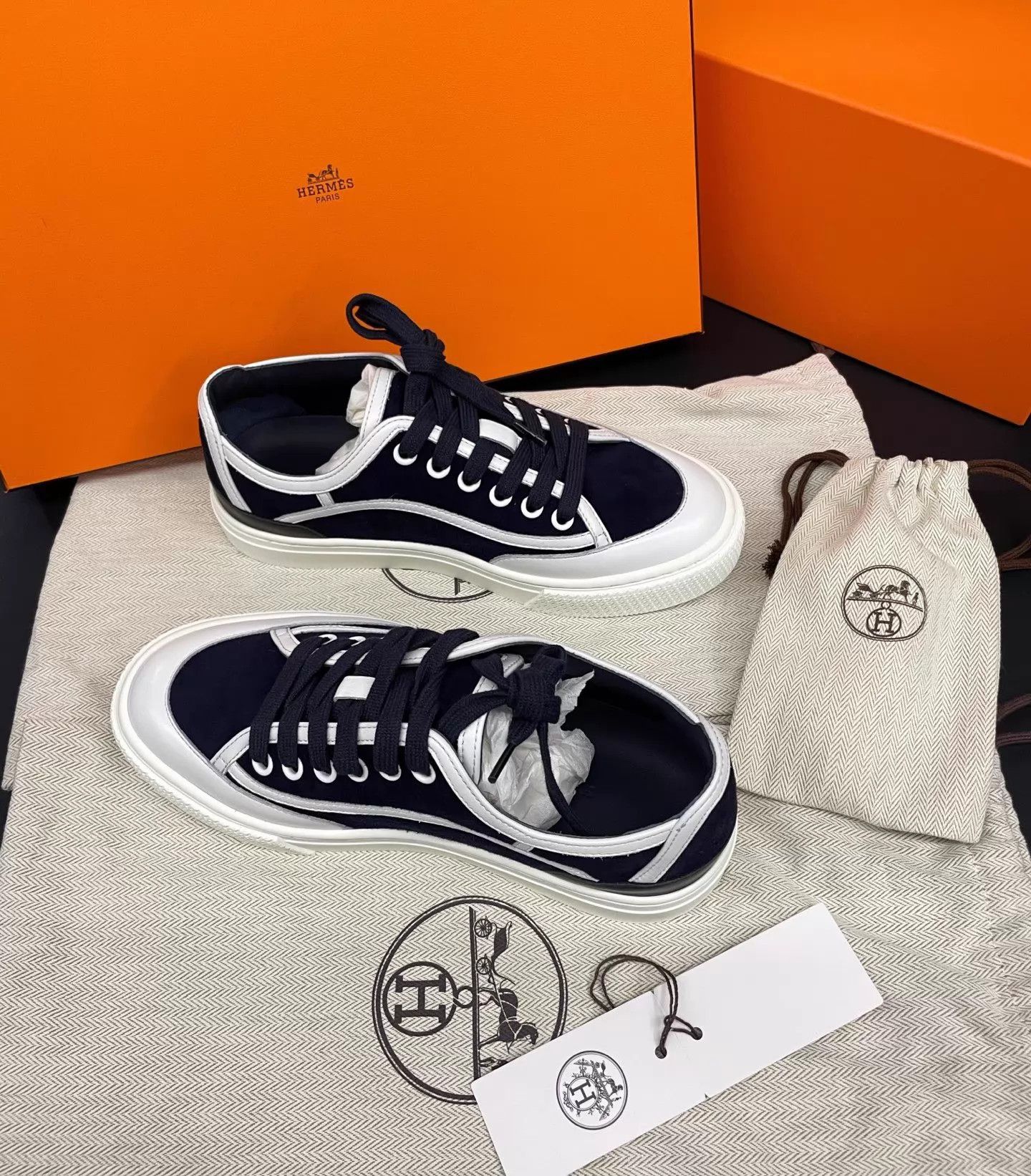Hermes Hermes Women's RT Navy & White Low-Top Sneaker 35.5 Size US 5 / IT 35 - 7 Thumbnail