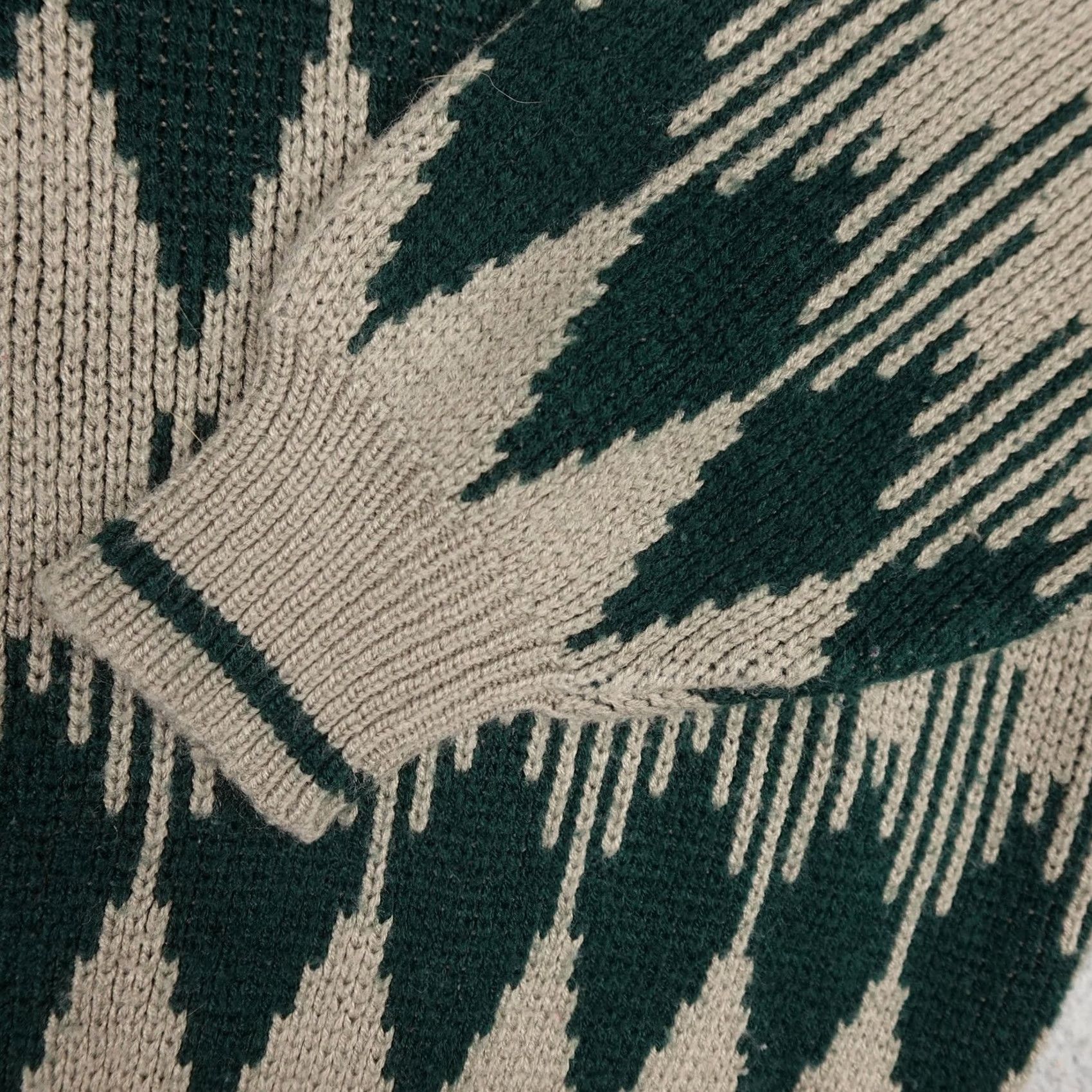 Vintage VINTAGE Rough Cut Mens Geometric Sweater M Green Tan Knit 90s Pullover Crew Neck Size US M / EU 48-50 / 2 - 7 Thumbnail