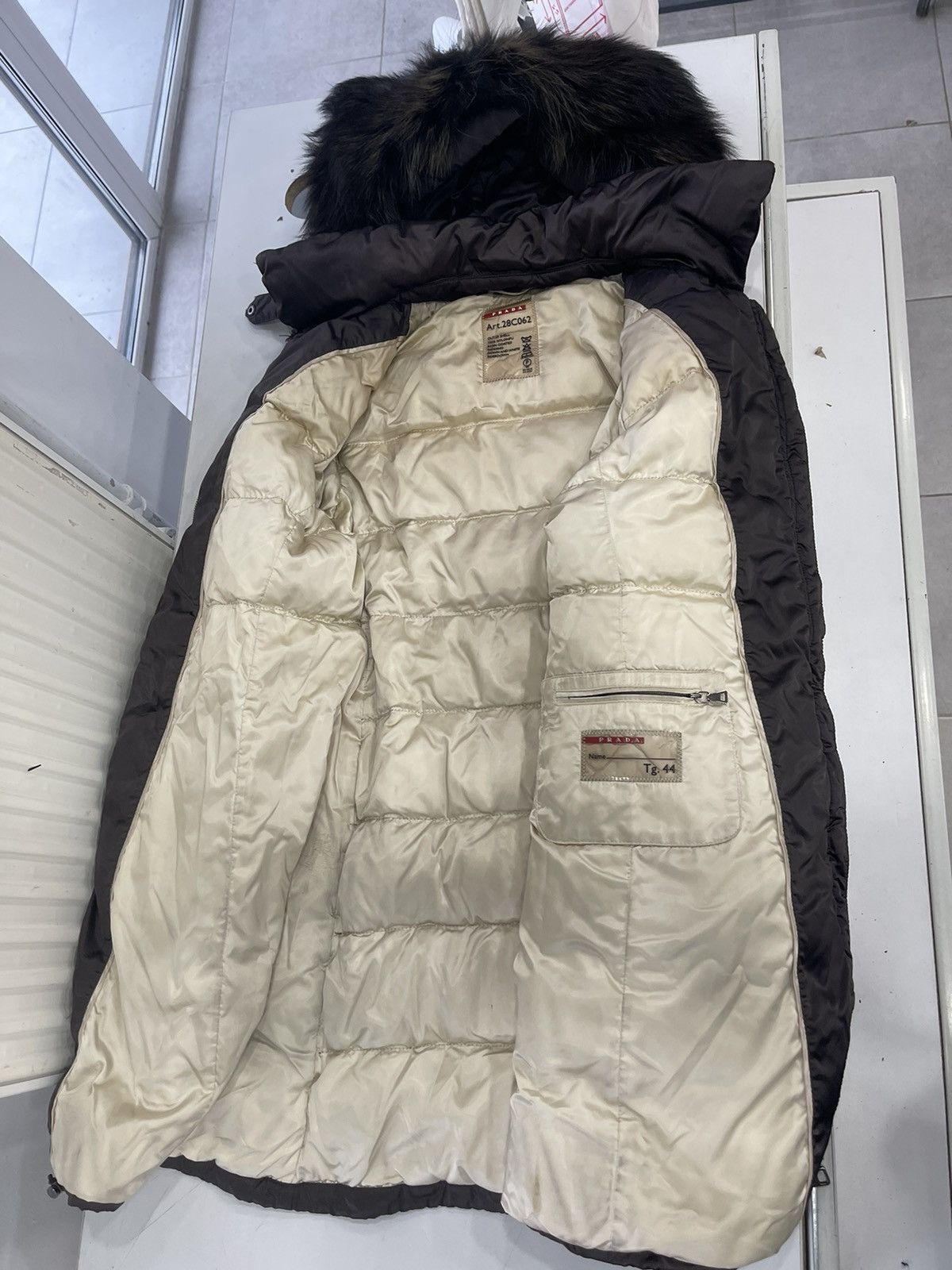 Prada Prada avant Garde down puffer coat jacket Size M / US 6-8 / IT 42-44 - 2 Thumbnail