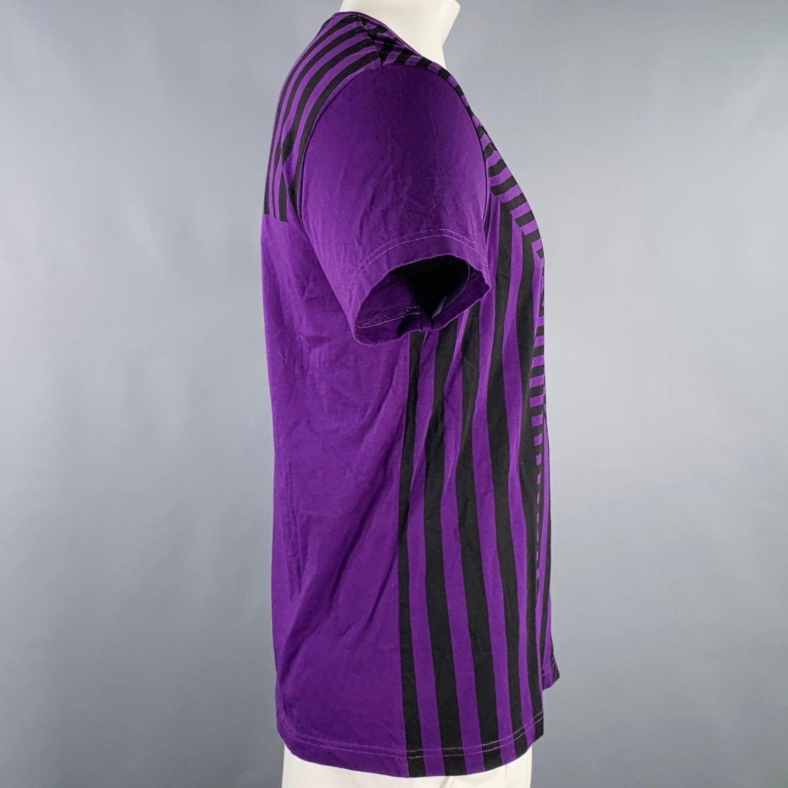 Versace VERSACE JEANS Size L Purple Black Print Crew Neck T-shirt Size US L / EU 52-54 / 3 - 3 Thumbnail