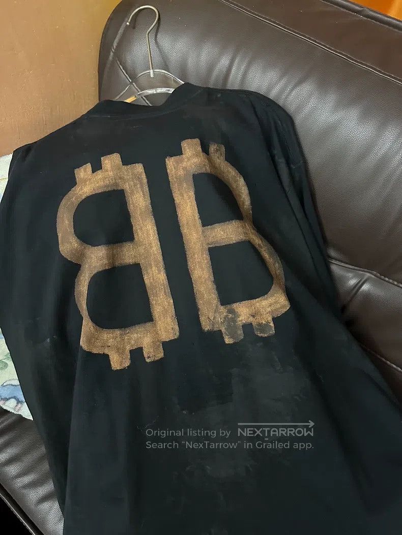 Balenciaga Balenciaga Bitcoin Short Sleeve, Black Option Size US L / EU 52-54 / 3 - 3 Thumbnail