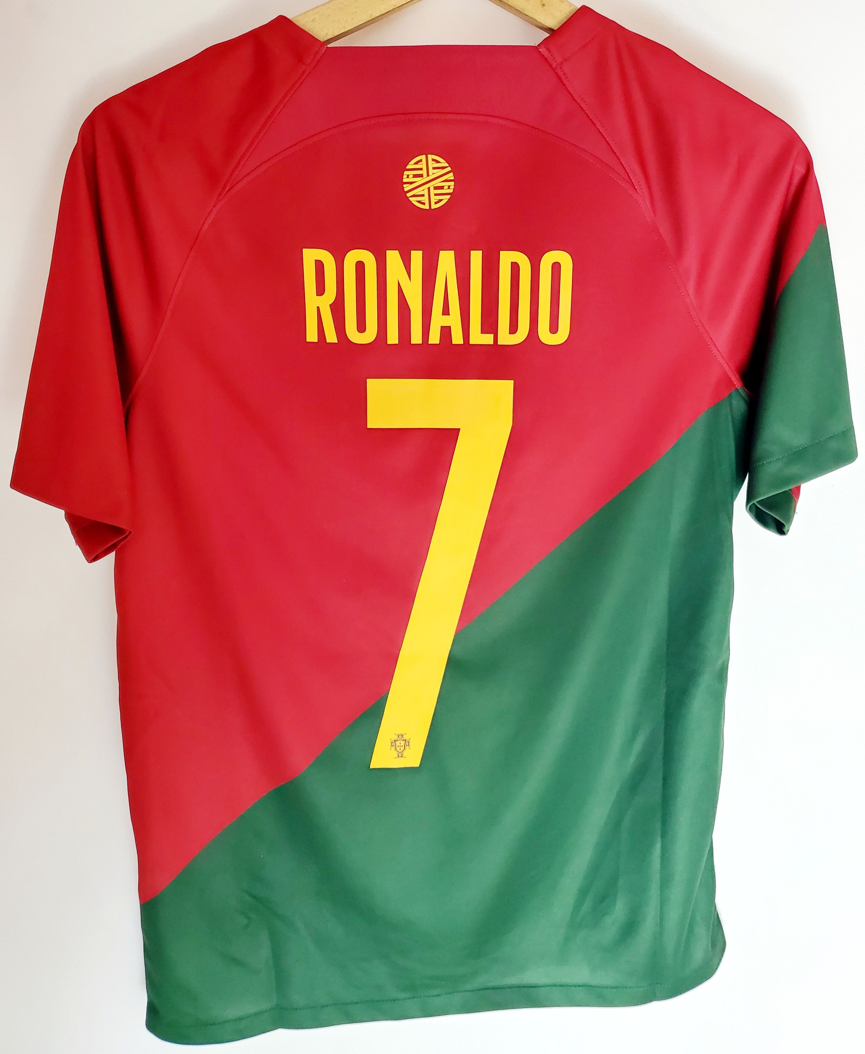 Nike 2022/23 Portugal Home Jersey #7 Ronaldo World Cup boys Xl Size US XS / EU 42 / 0 - 1 Thumbnail