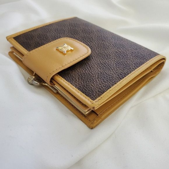 Celine Vintage Celine Triomphe Compact Waller Cardholders Size ONE SIZE - 11 Thumbnail