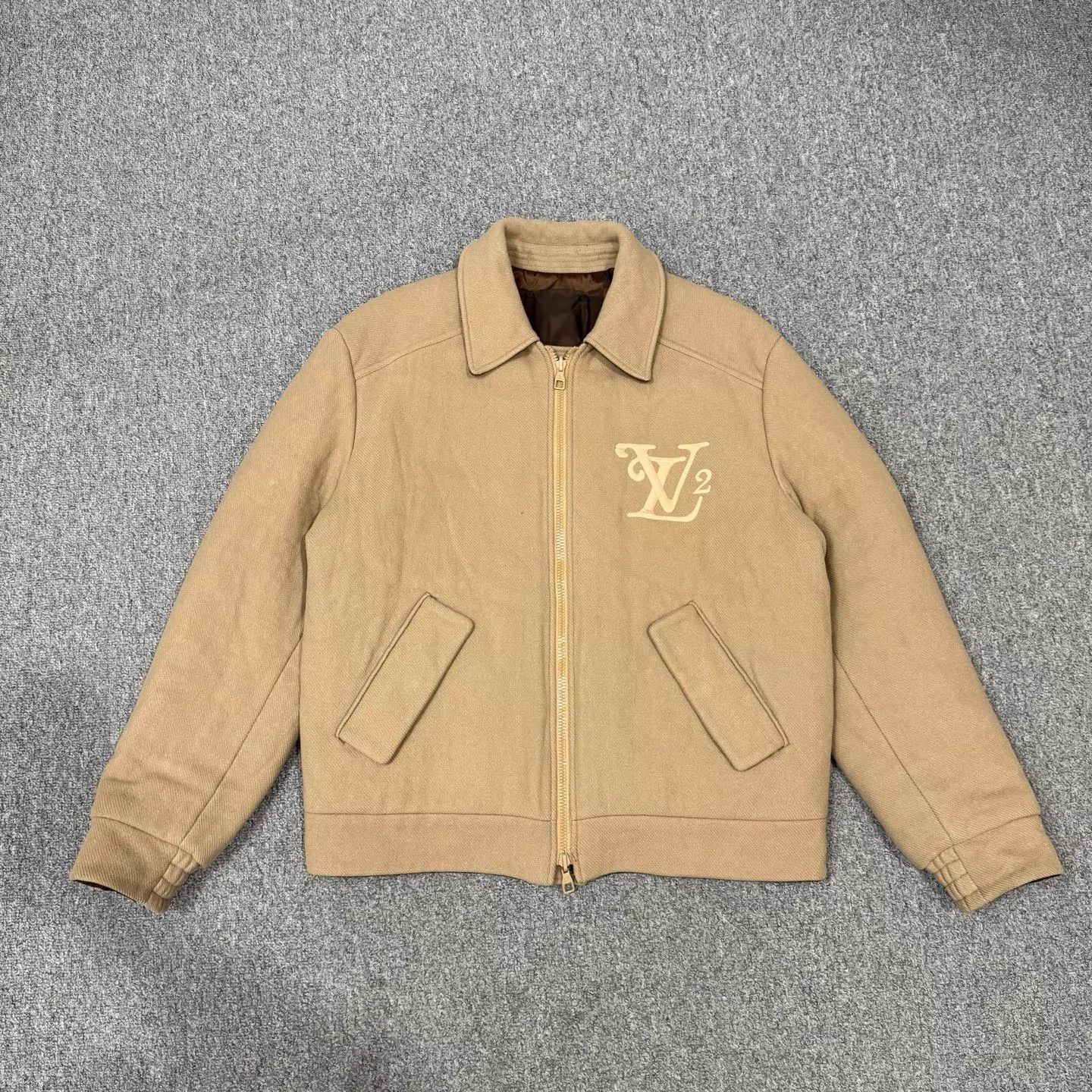 Louis Vuitton LV Khaki Embroidered Logo Double-Sided Cotton Jacket 50 99N Size US M / EU 48-50 / 2 - 1 Thumbnail