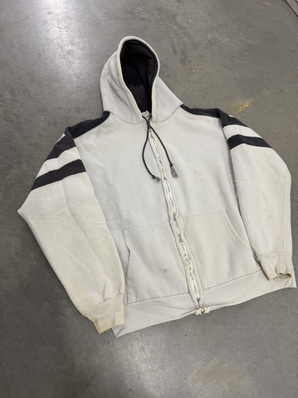 Japanese Brand Vintage Faded White Navy YKK Zipper Hoodie 80s USA Large Size US L / EU 52-54 / 3 - 2 Thumbnail