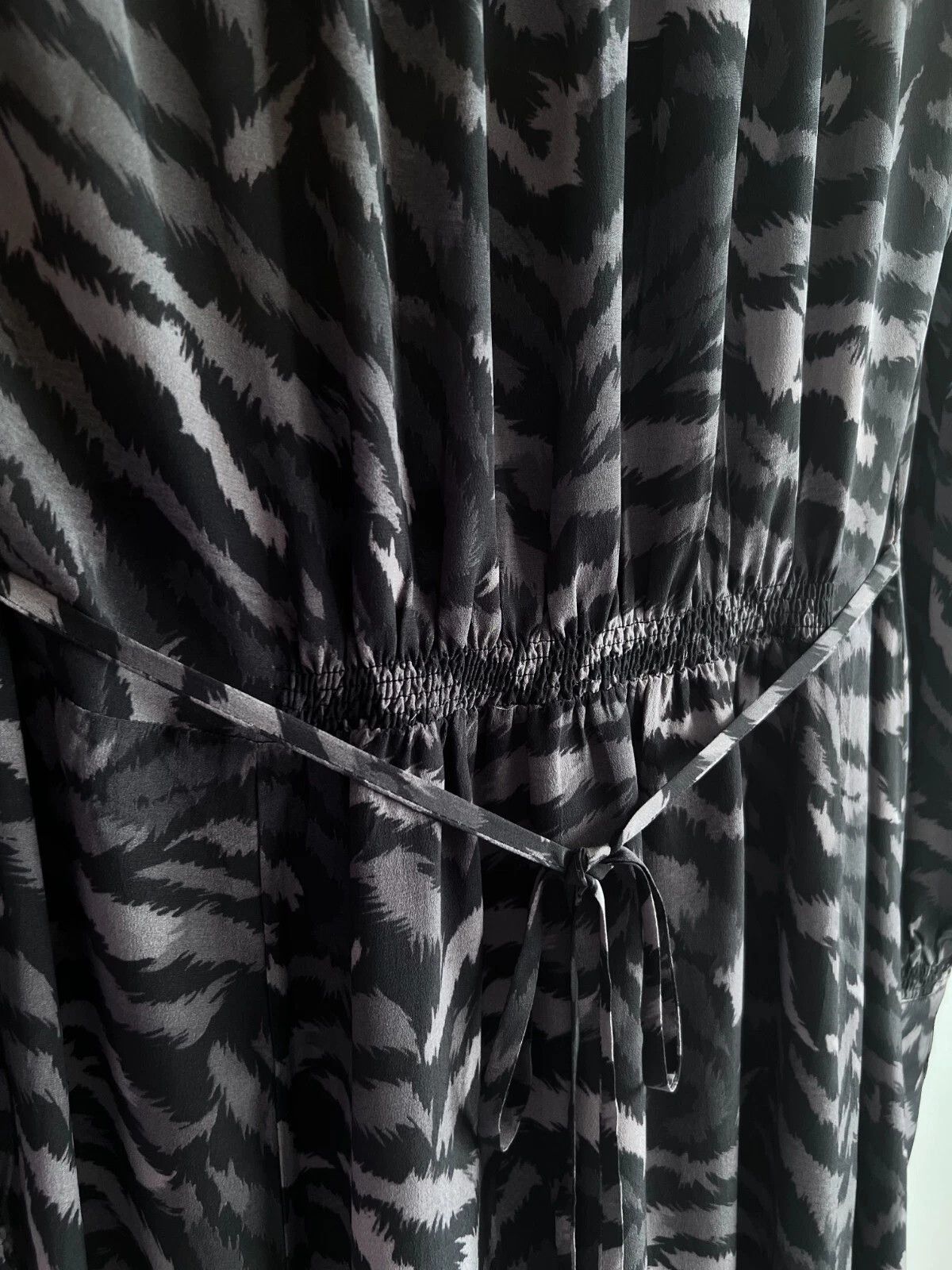Allsaints AllSaints Fayre Remix Print Crepe Midi Dress Long Sleeves Size M / US 6-8 / IT 42-44 - 12 Thumbnail