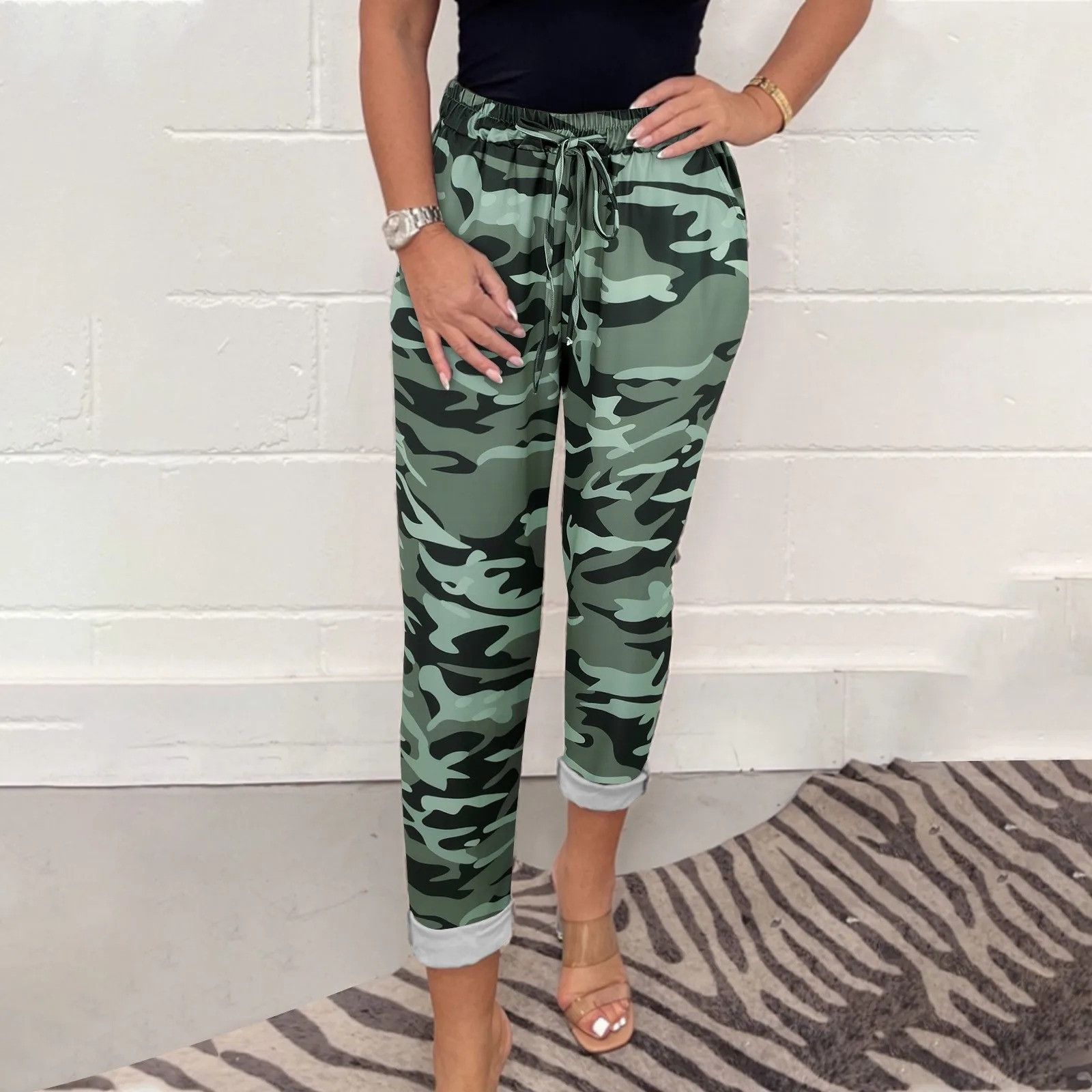 The Unbranded Brand Women's Camo Army Green & Black Jogger Pants Size 26" / US 2 / IT 38 - 1 Thumbnail
