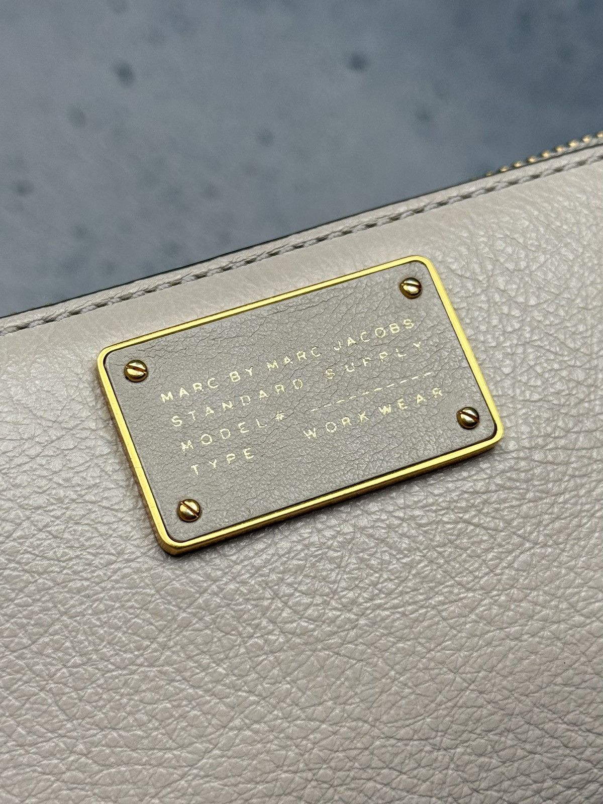 Marc by Marc Jacobs Vintage Marc by Marc Jacobs Beige Zip Around Wallet Rare Size ONE SIZE - 9 Thumbnail