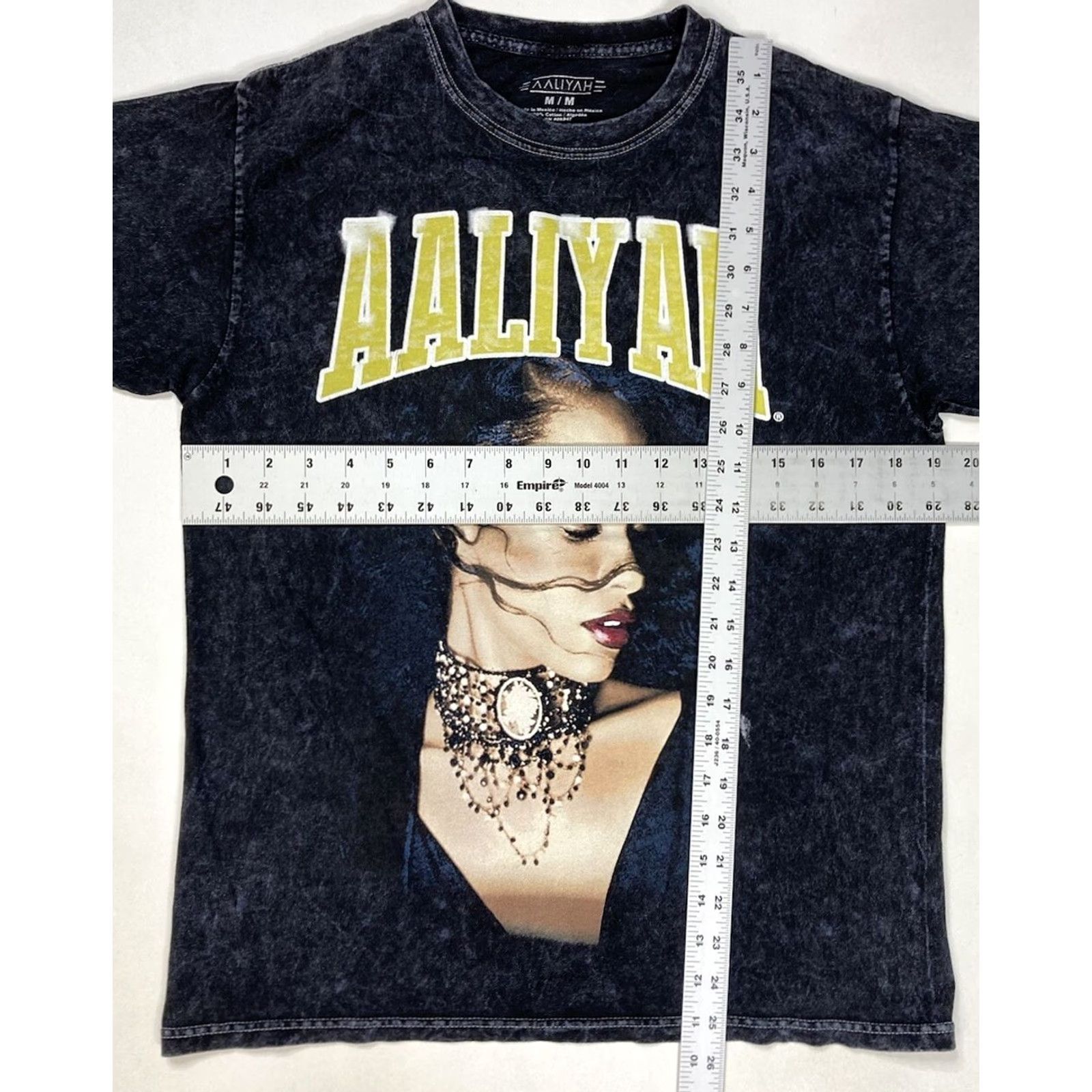 Vintage VINTAGE Aaliyah Graphic T-shirt Women Medium Black Acid Wash Music Shirt Size M / US 6-8 / IT 42-44 - 5 Thumbnail