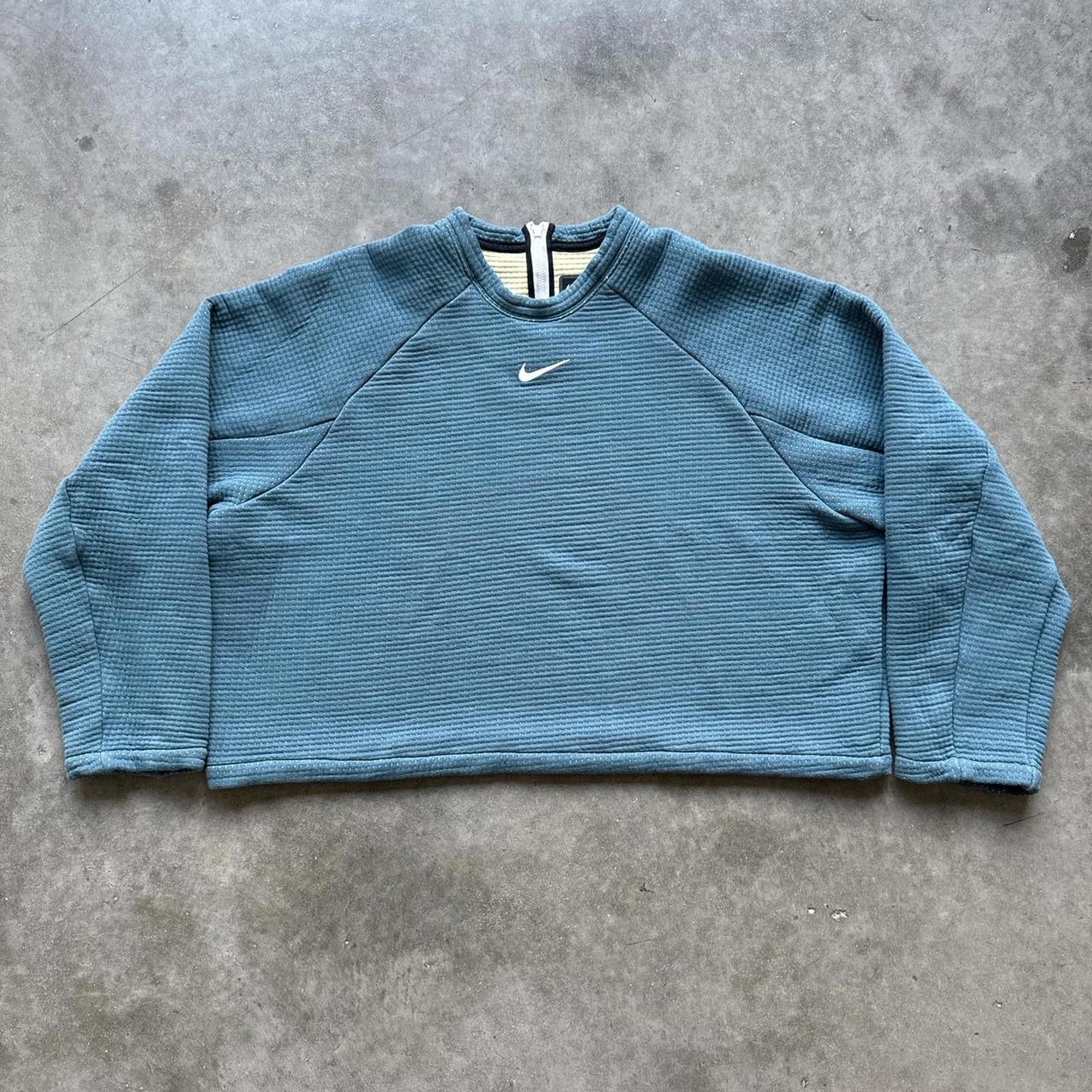 Nike Nike Crop Top Crewneck Sweatshirt Embroidered Swoosh Size XXL / US 16-18 / IT 52-54 - 1 Thumbnail
