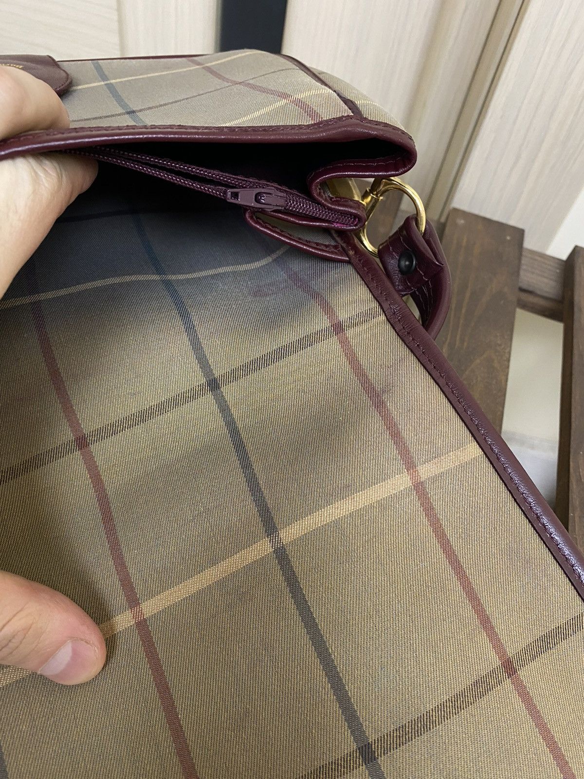 Burberry Vintage Burberry Canvass Check Messenger Bag Real Leather Size ONE SIZE - 10 Thumbnail