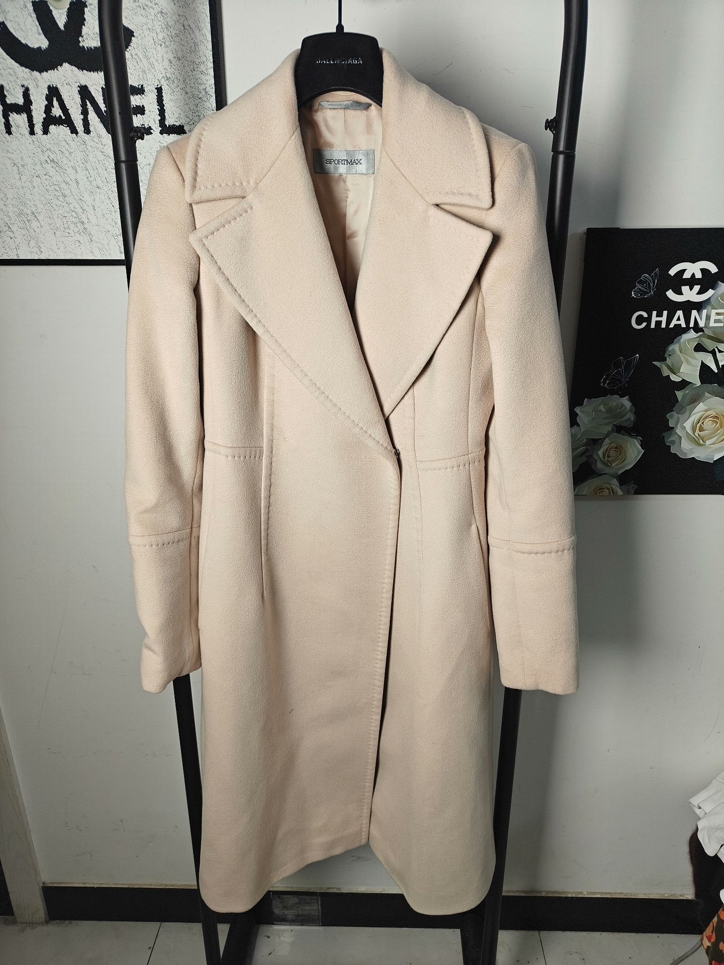 Max Mara Max Mara Wool White Coat M Women Size M / US 6-8 / IT 42-44 - 1 Thumbnail