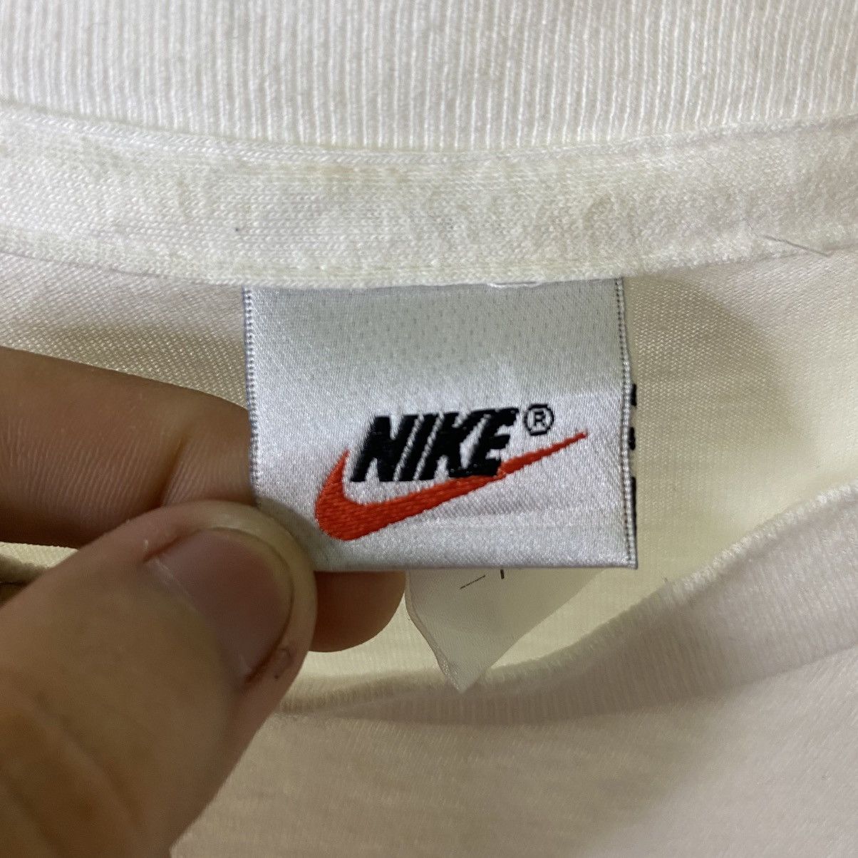 Nike Vintage 1996 Nike Hoop Heroes Big Swoosh T Shirt Size US L / EU 52-54 / 3 - 3 Thumbnail