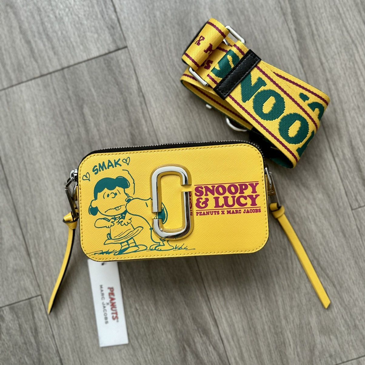 Marc Jacobs × Peanuts MARC JACOBS x Peanuts Snoopy & Lucy Snapshot Bag NWT Size ONE SIZE - 7 Thumbnail