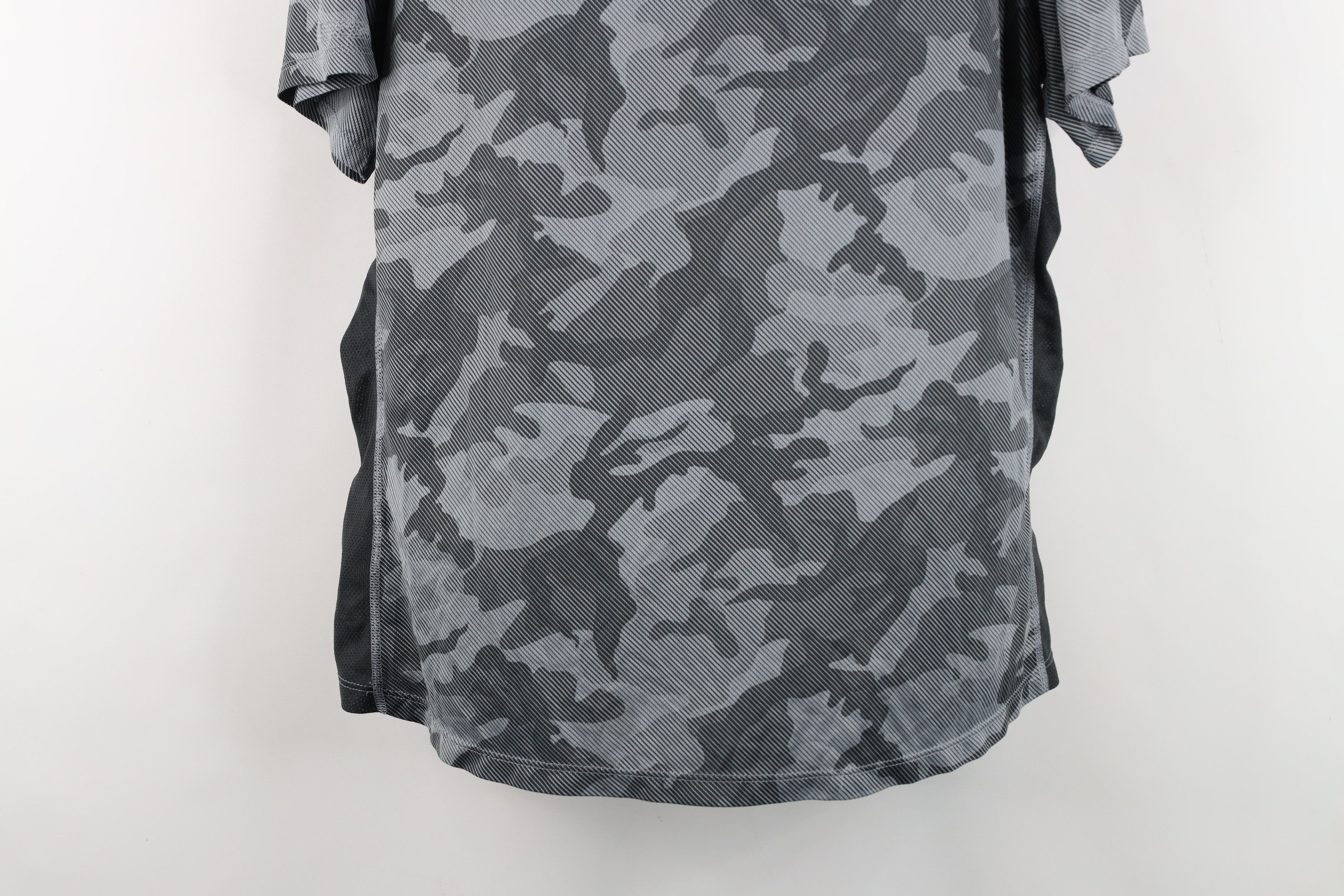 Nike Nike Running Travis Scott Mini Swoosh Camouflage T-Shirt Size US L / EU 52-54 / 3 - 14 Thumbnail