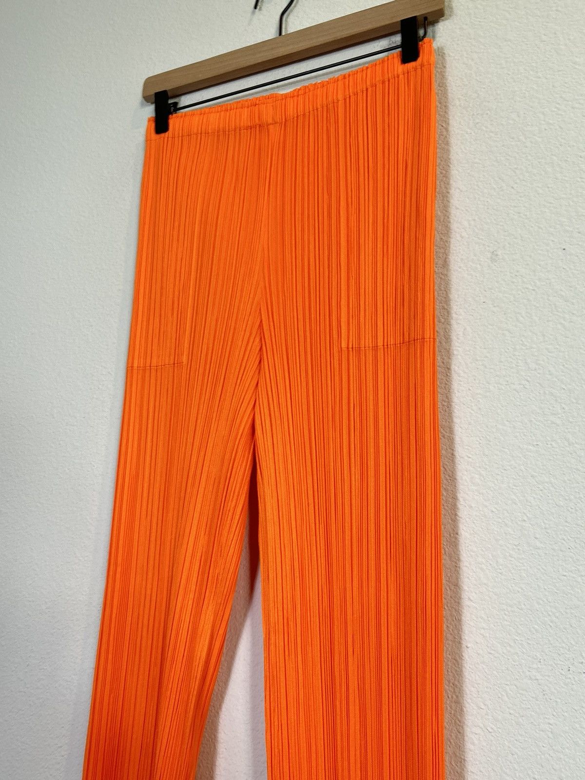 Pleated Slim Leg Pants