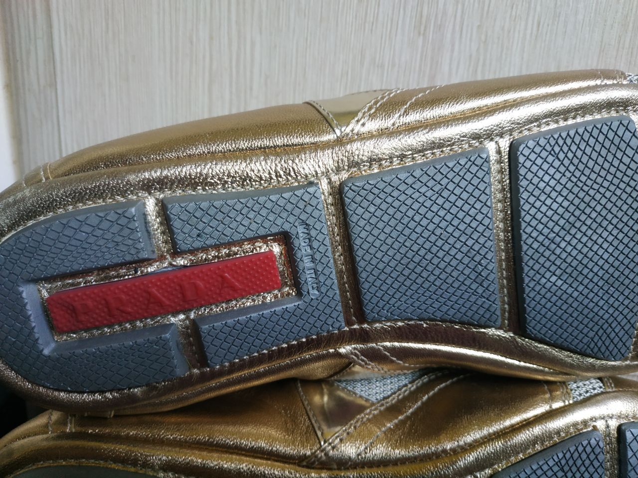 Prada Prada Linea Rossa Gold Metallic Sneakers EU39.5 Size US 9 / IT 39 - 13 Thumbnail