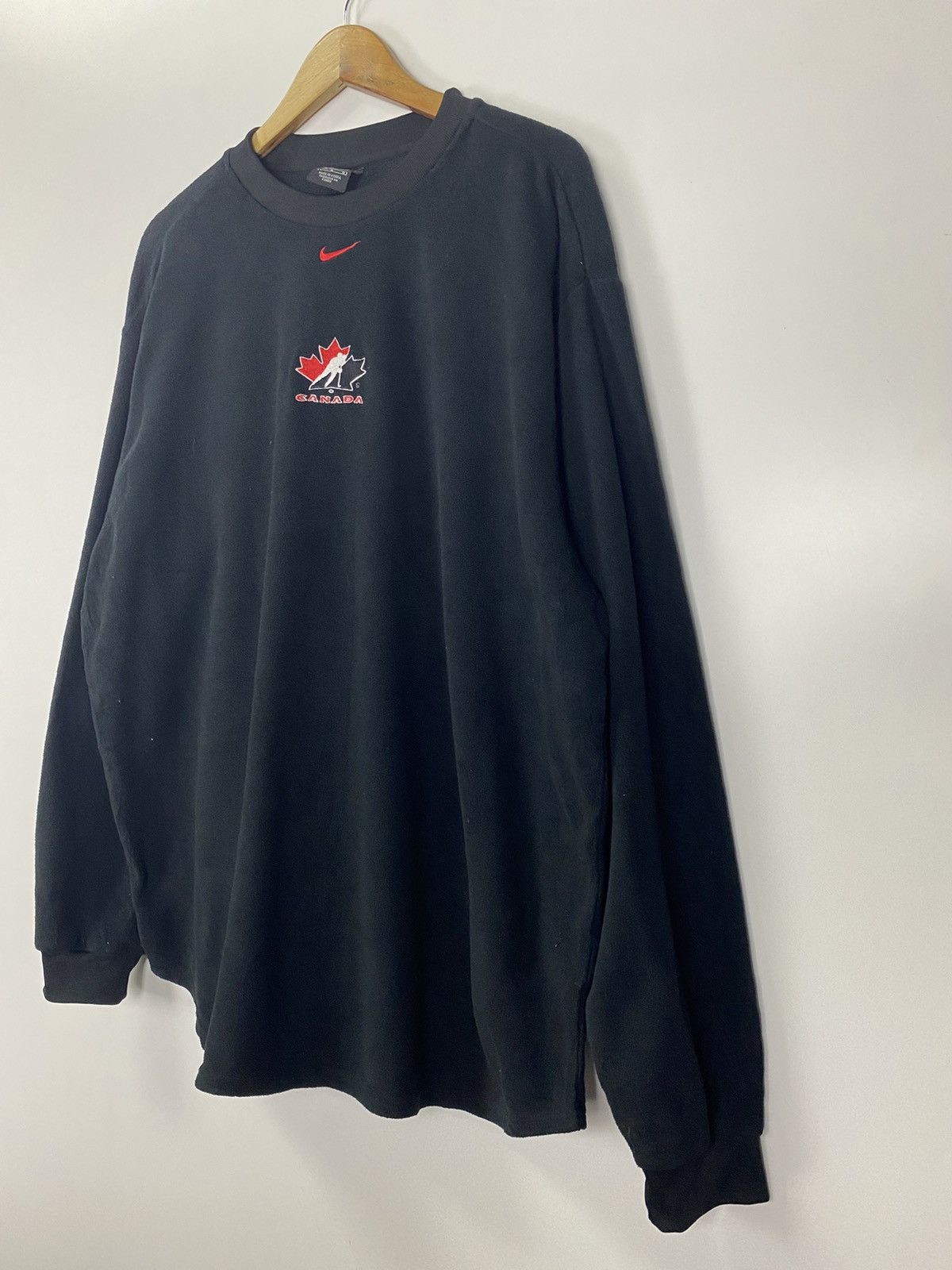 Vintage Vintage Nike Canada Black Sweater Size US L / EU 52-54 / 3 - 4 Thumbnail