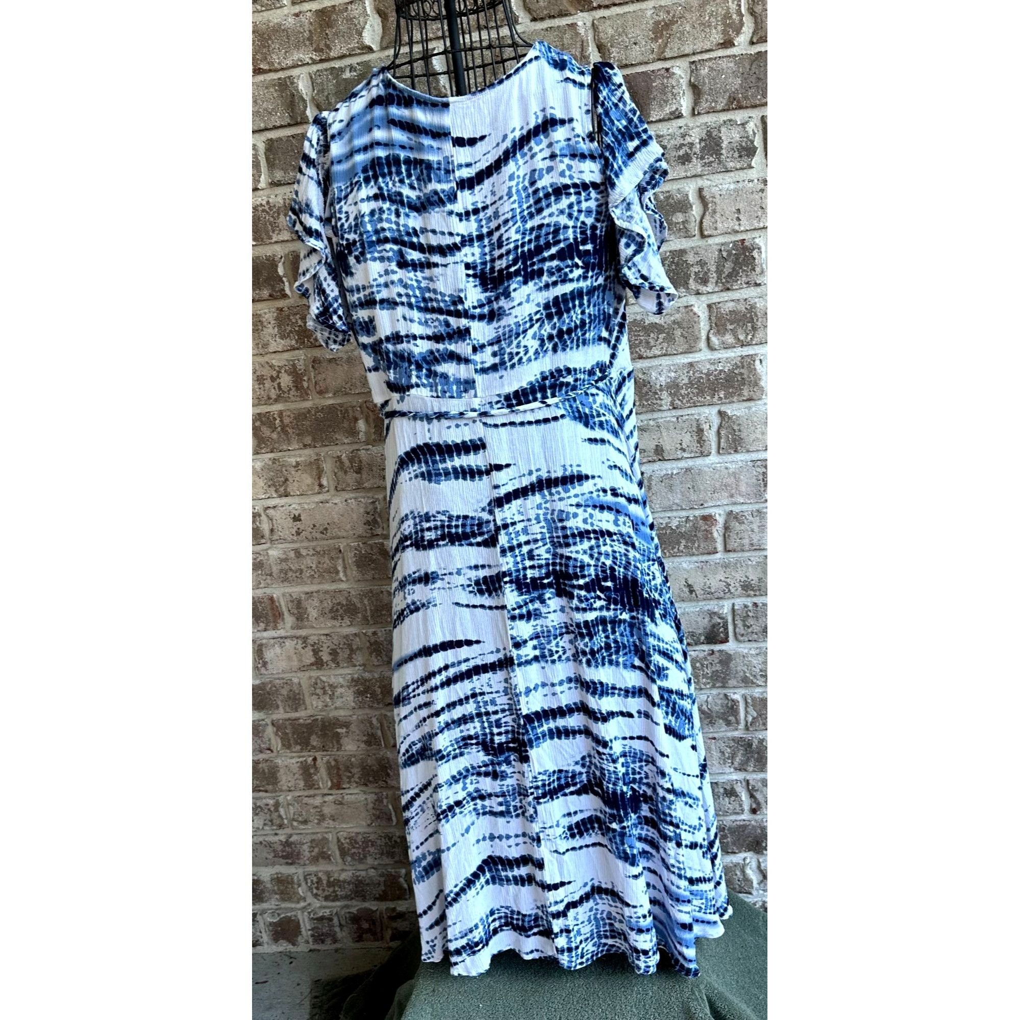 Torrid Torrid Blue Tie Dye Gauze Cold Shoulder Wrap Midi Dress 1X Size XXL / US 16-18 / IT 52-54 - 2 Thumbnail