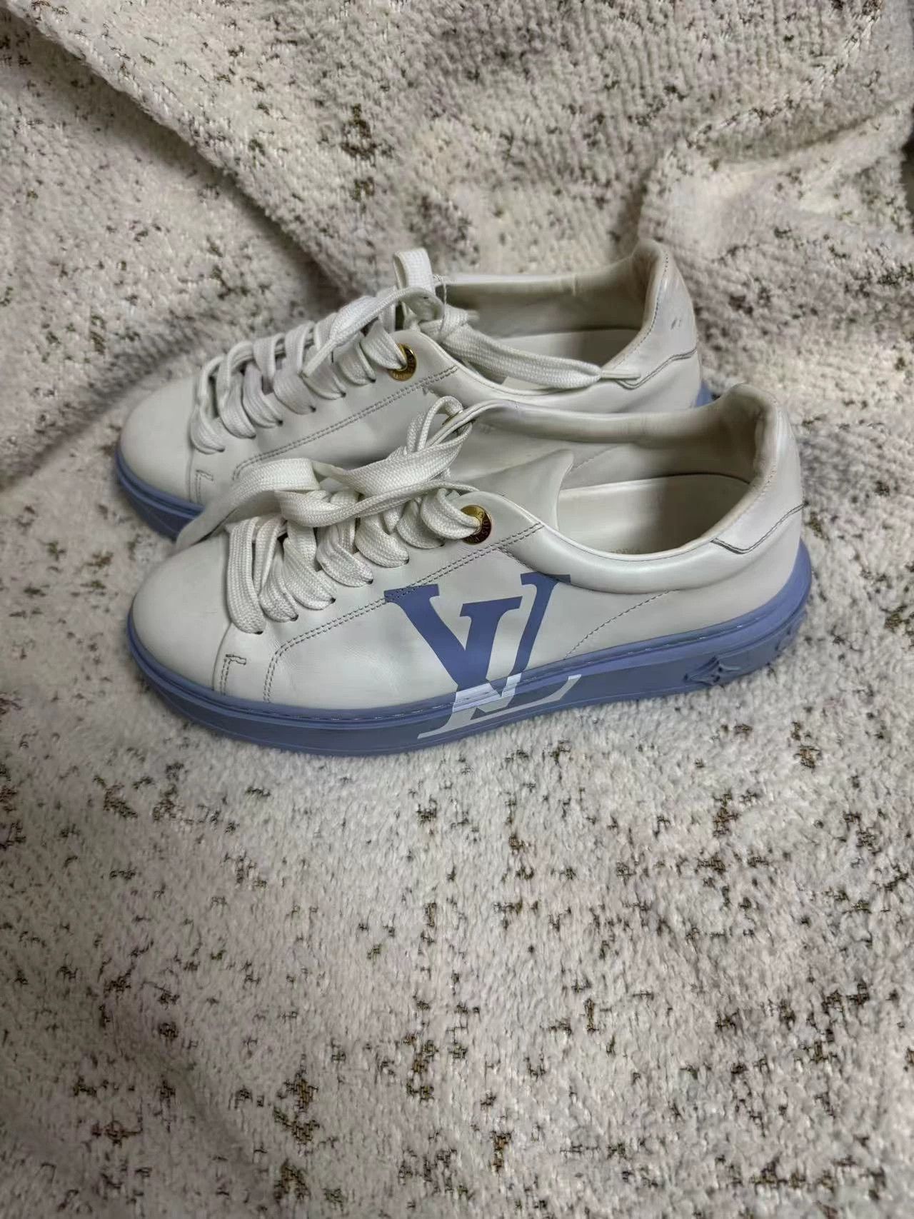 Louis Vuitton LV Sneaker EUR 35.5 Size US 5 / IT 35 - 1 Thumbnail