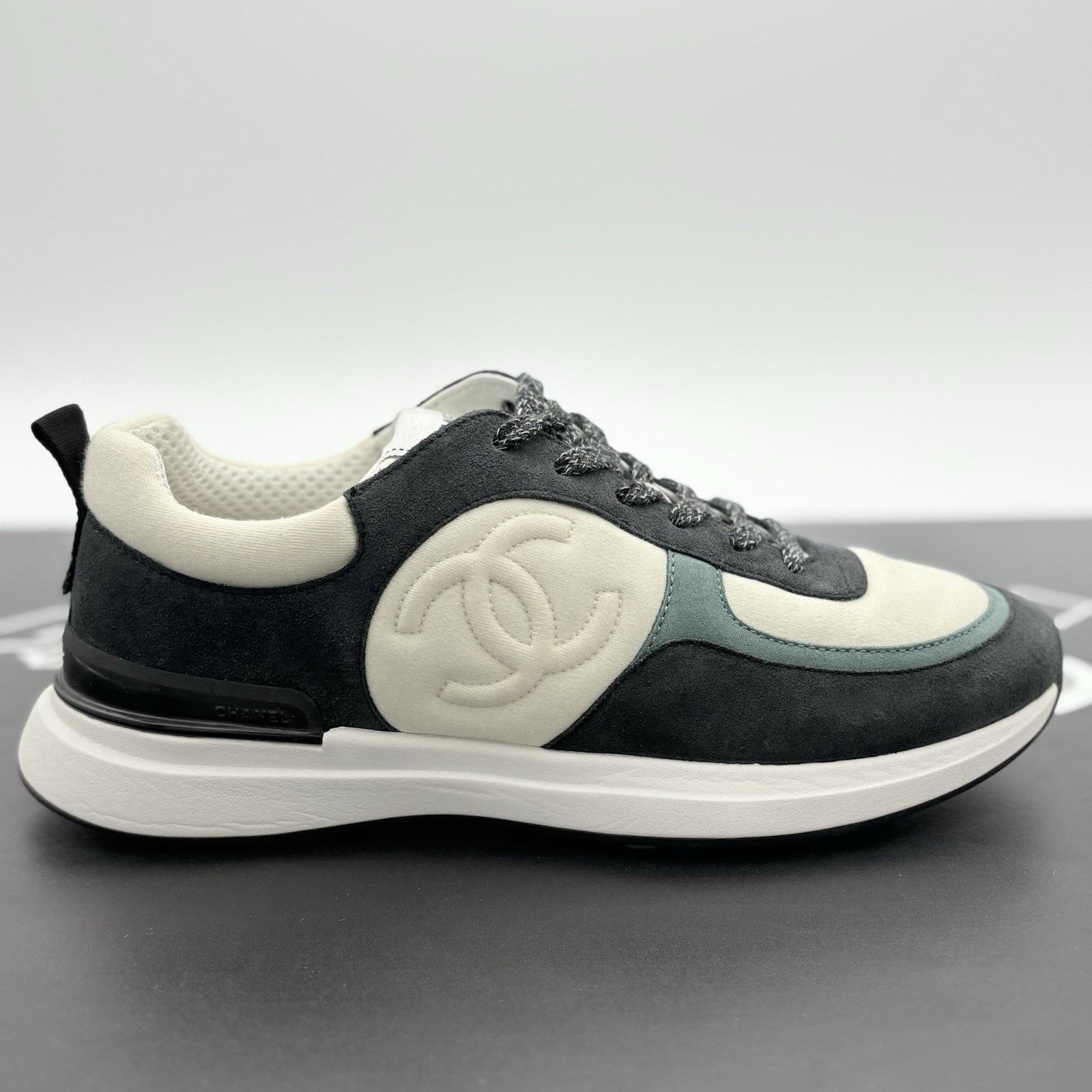 Chanel Chanel Interlocking CC Logo Suede Sneaker ' Green '| WORN 1x Size US 8 / EU 41 - 2 Thumbnail