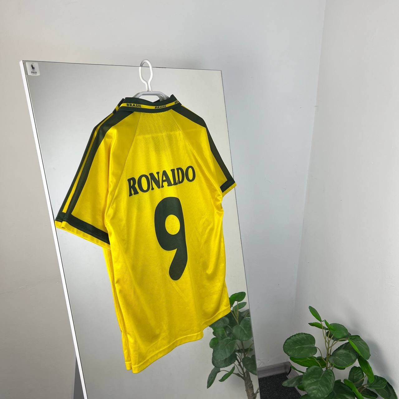 Vintage Vintage Y2K Ronaldo 9 Brazil Soccer Jersey T-Shirt Size US M / EU 48-50 / 2 - 1 Thumbnail