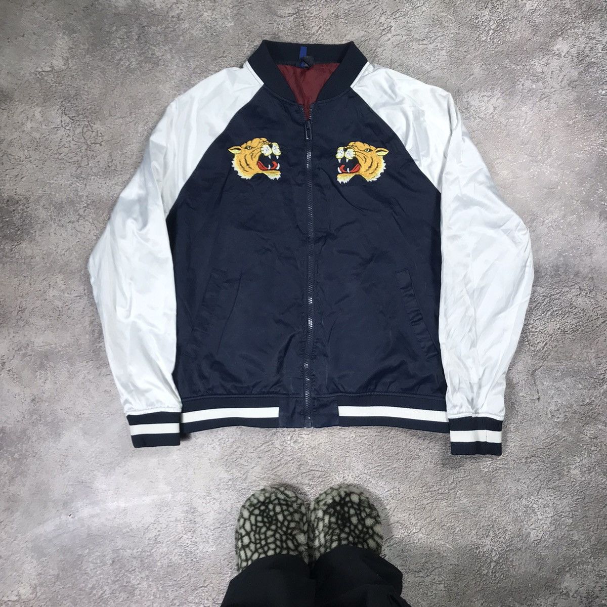 Vintage Vintage Y2K Japan Tiger Bomber Jacket Streetwear Bleached XL Size US XL / EU 56 / 4 - 2 Thumbnail