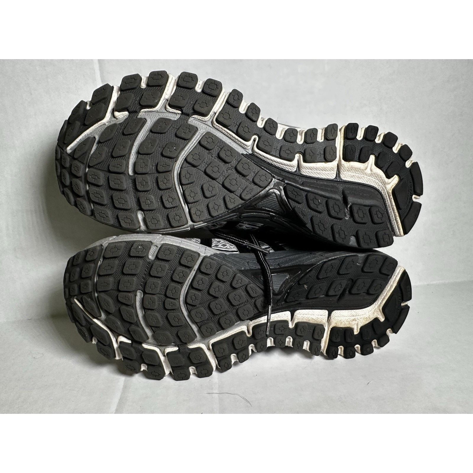 Brooks Brooks Adrenaline GTS 17 Running Shoes Sz 7-D Black/Silver Size US 7 / EU 40 - 14 Thumbnail