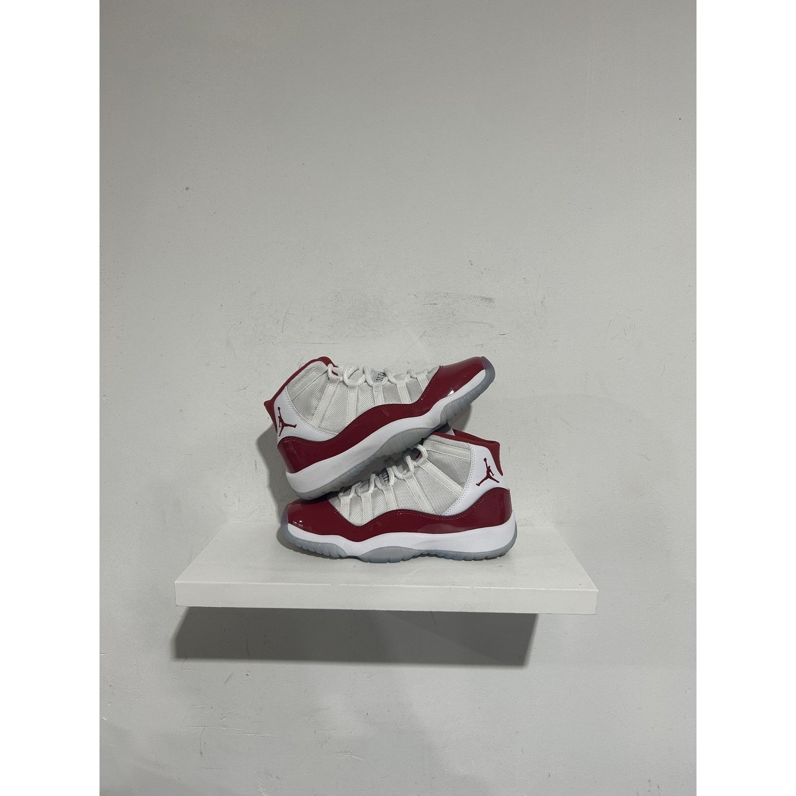 Nike NIKE JORDAN 11 CHERRY 2022 SIZE 5Y PREOWNED Size US 5 / EU 37 - 1 Thumbnail