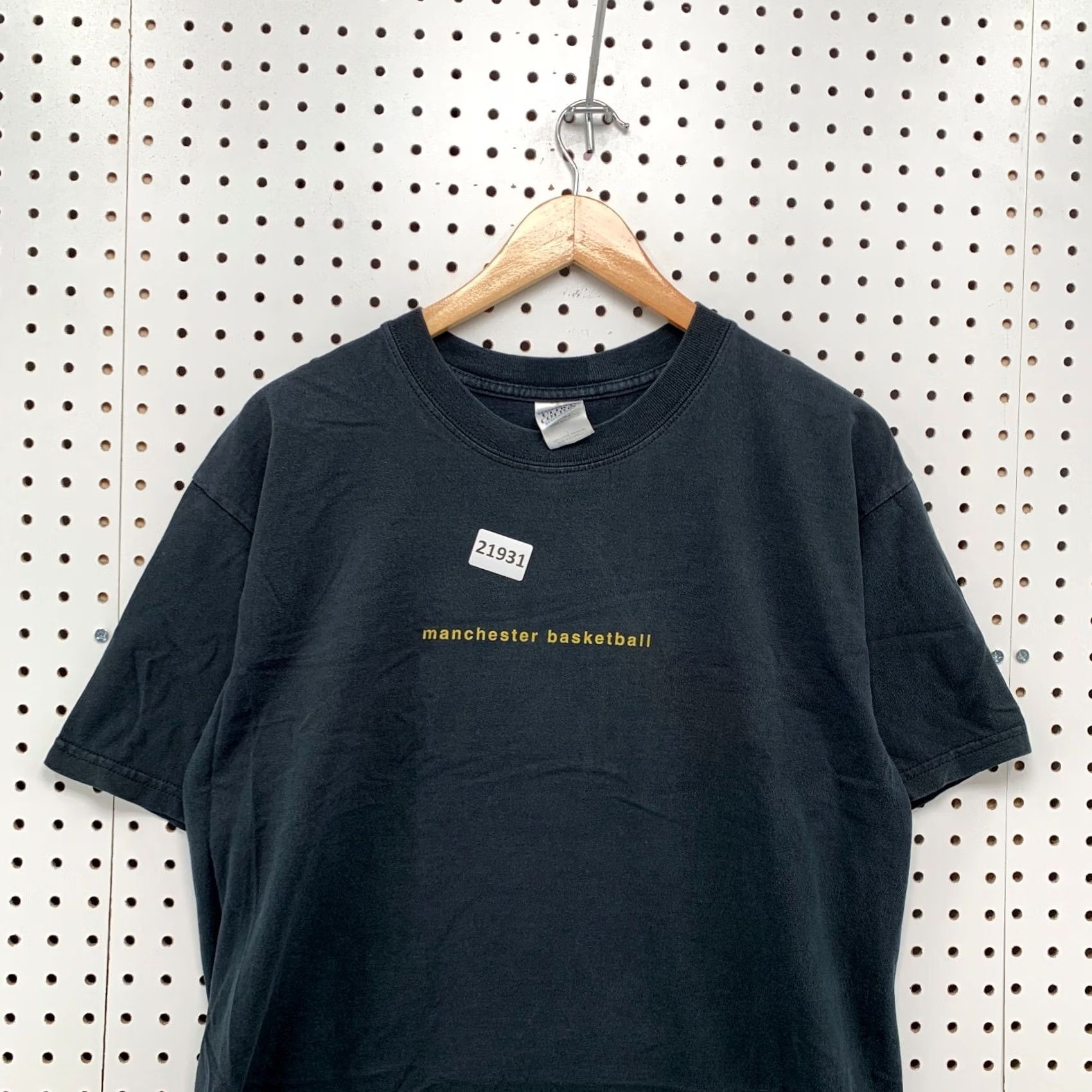 Gildan VINTAGE Manchester Basketball Shirt Black Mens Large 20.5x28.5 Short Sleeve Size US L / EU 52-54 / 3 - 6 Thumbnail