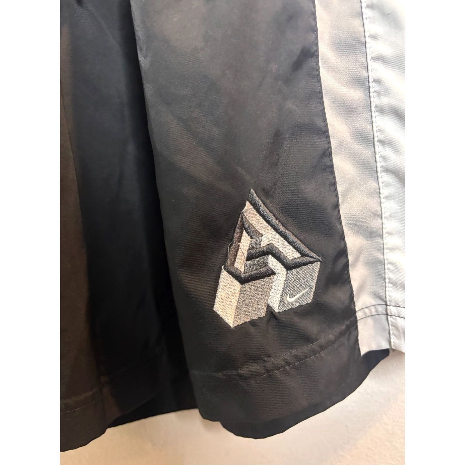 Nike Vintage Nike Satin Shorts Mens L Black 90s Athletic Drawstring Elastic Waist Polyester Satin 6172 Size US 33 - 2 Thumbnail