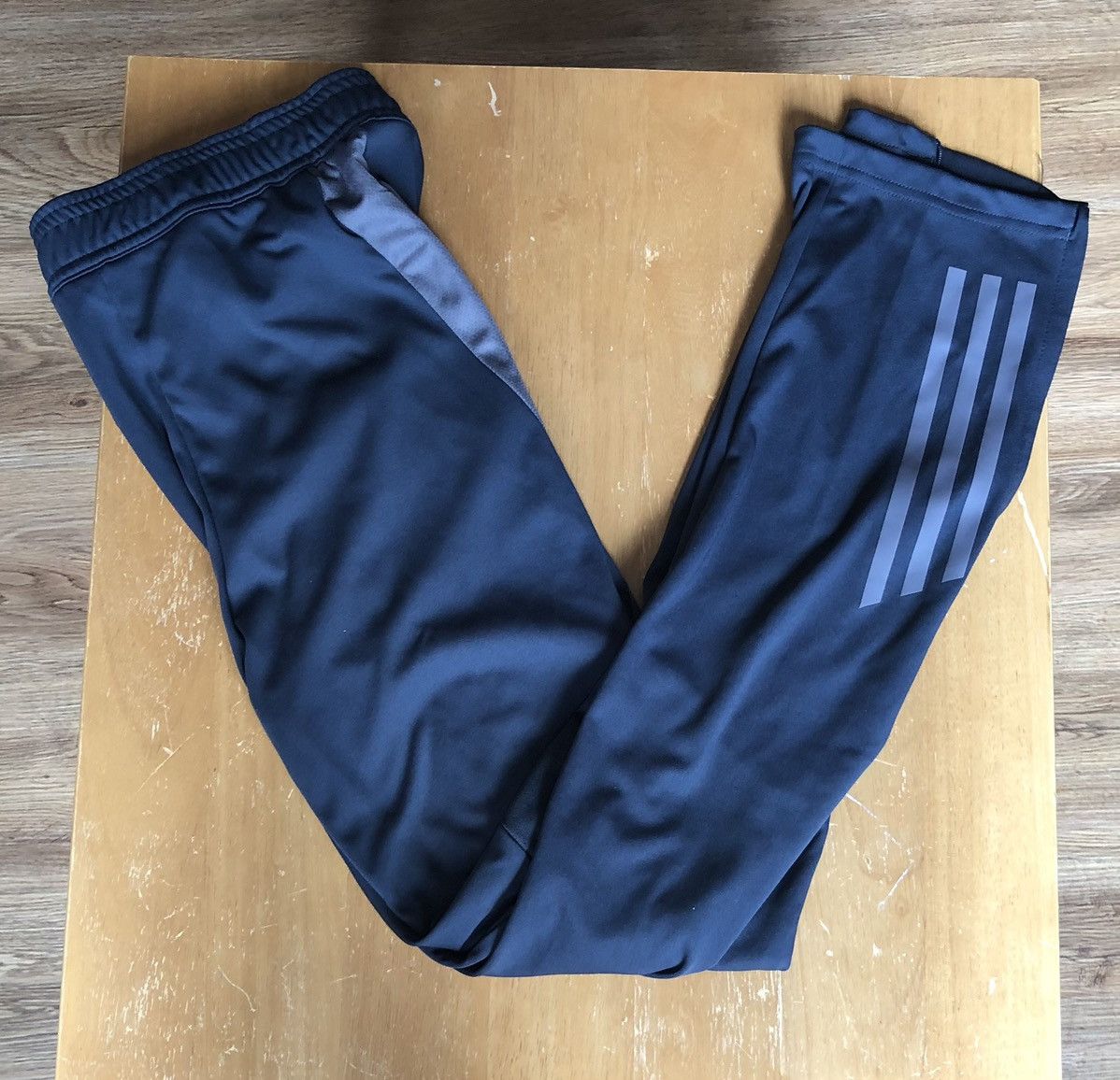 Adidas ADIDAS REAL MADRID Gray GREY FOOTBALL TRAINING PANTS 24/25 Size US 30 / EU 46 - 2 Thumbnail