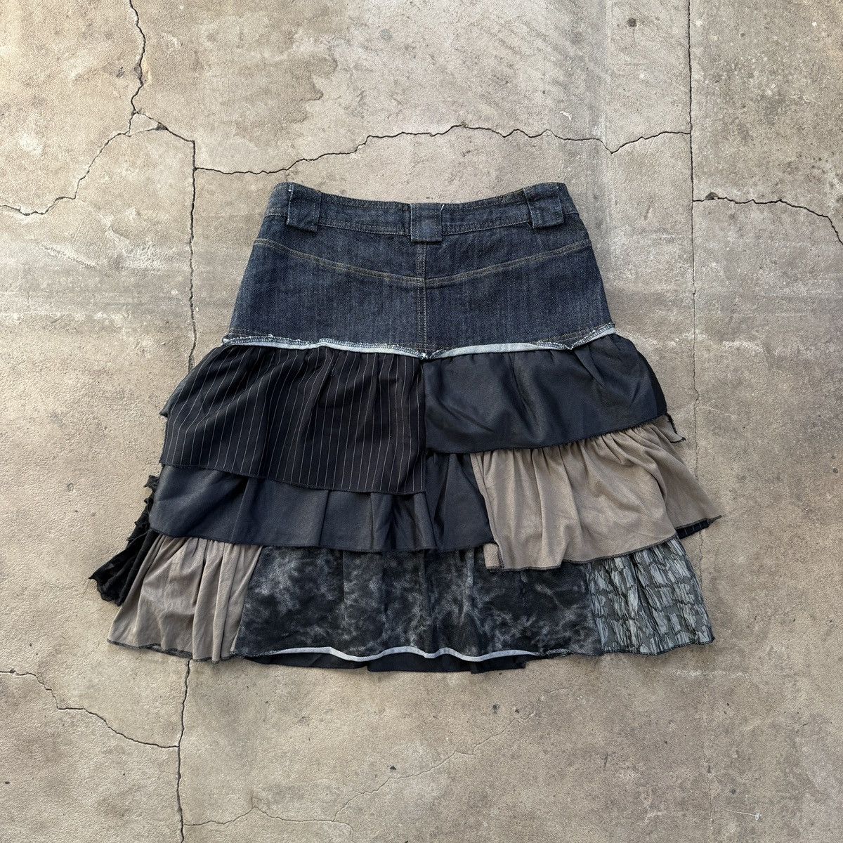 Japanese Brand Geisha Denim Unique Patchwork Midi Skirt Size 26" / US 2 / IT 38 - 2 Thumbnail