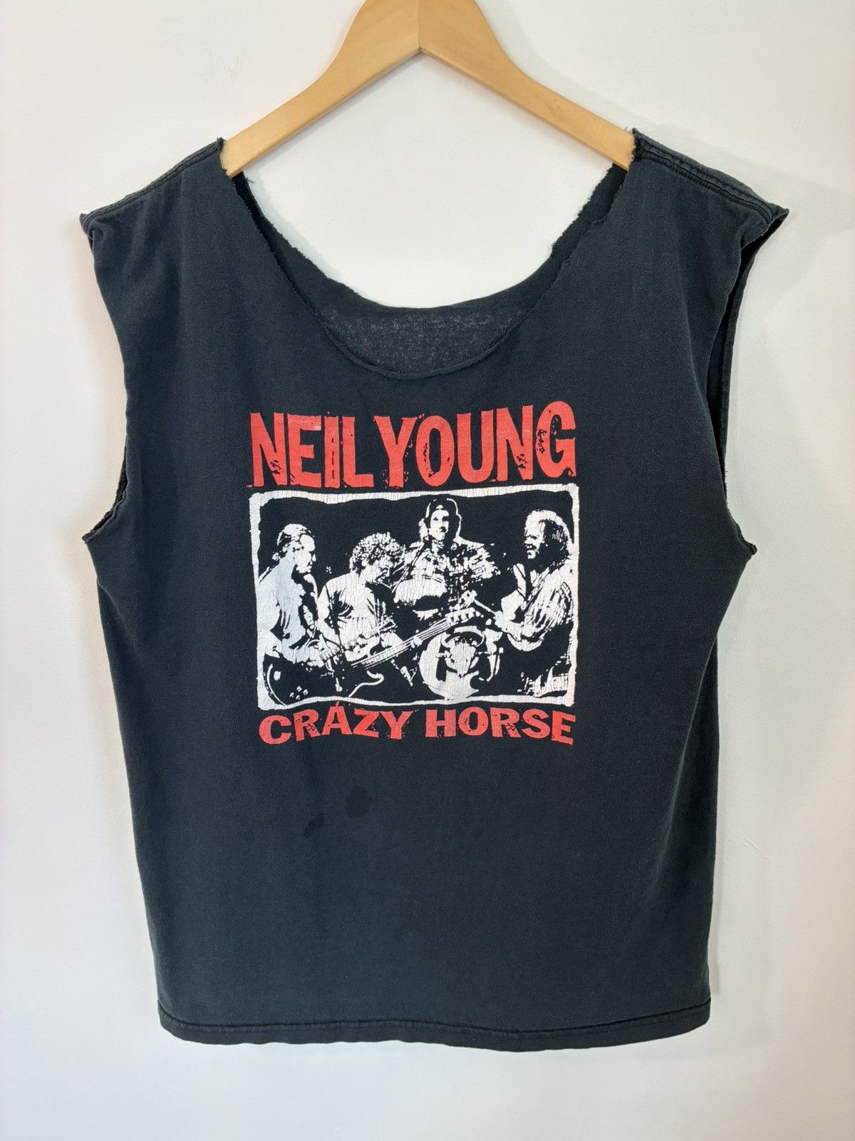 Band Tees Neil Young Thrashed Cut Off Distressed Band Tee Size US L / EU 52-54 / 3 - 3 Thumbnail